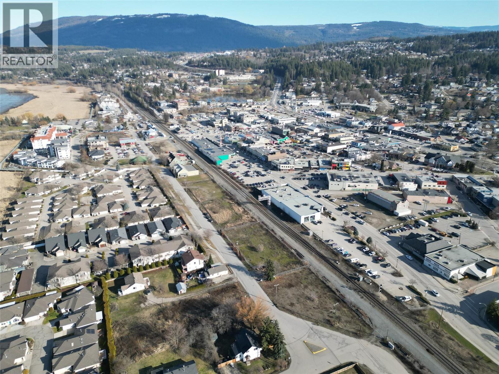  260 Beatty Avenue Northwest, Salmon Arm