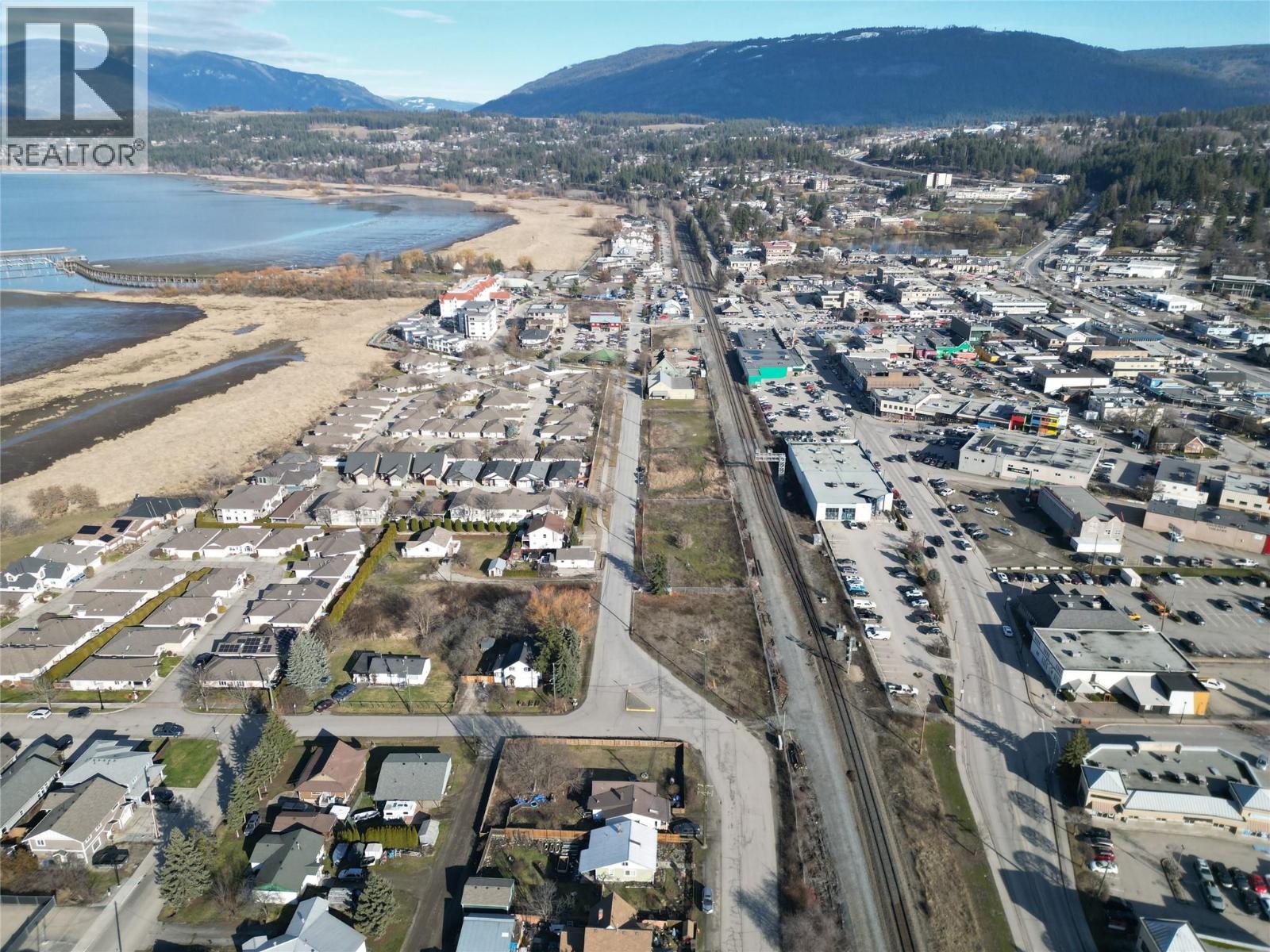  260 Beatty Avenue Northwest, Salmon Arm