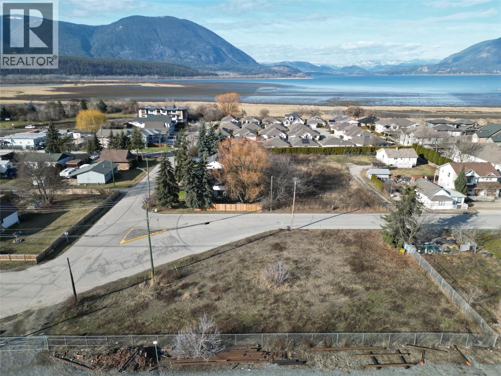  260 Beatty Avenue Northwest, Salmon Arm