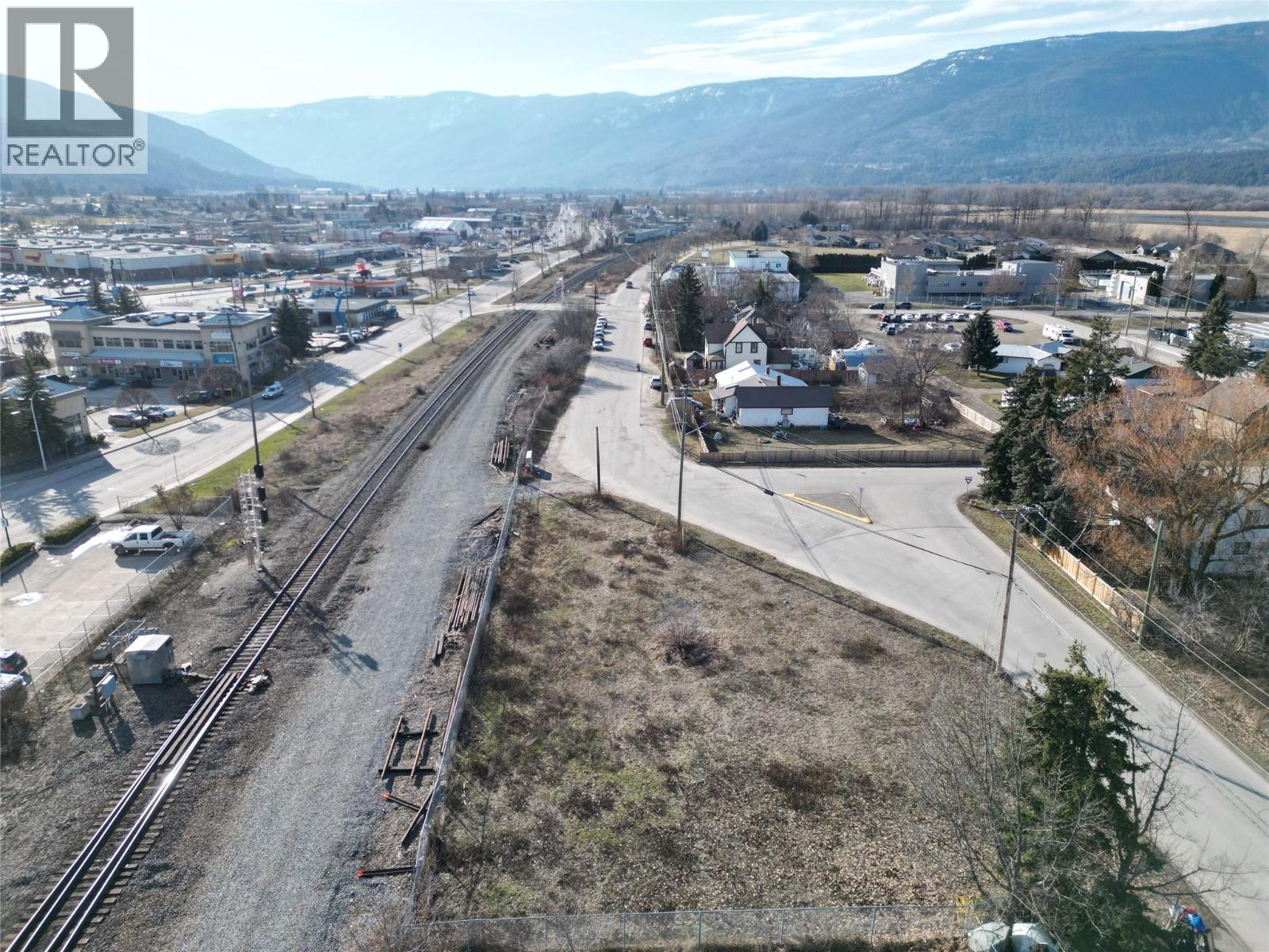  260 Beatty Avenue Northwest, Salmon Arm
