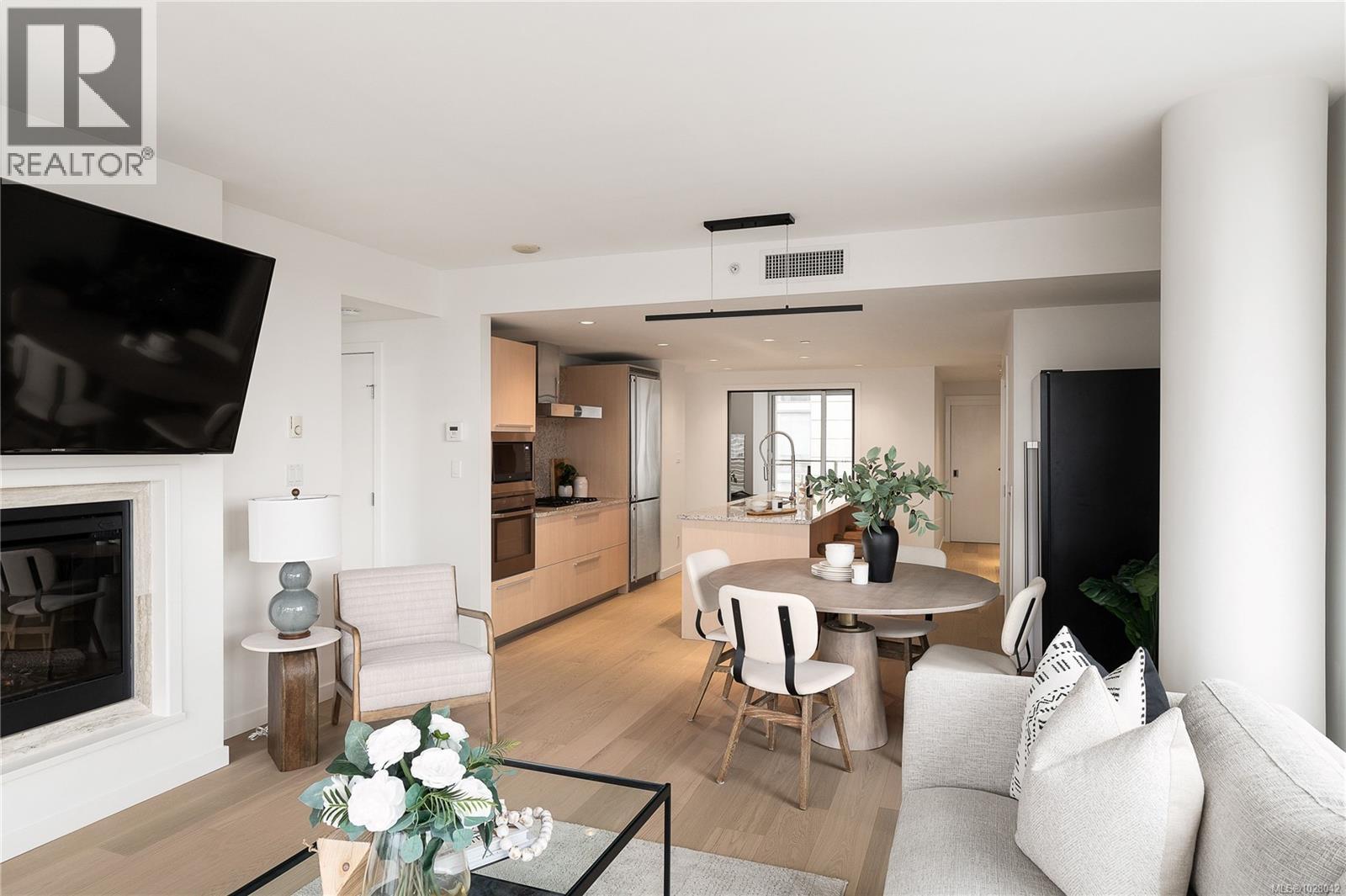 607 708 Burdett Avenue, Victoria