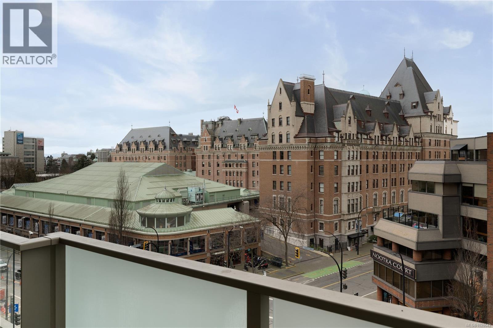 607 708 Burdett Avenue, Victoria