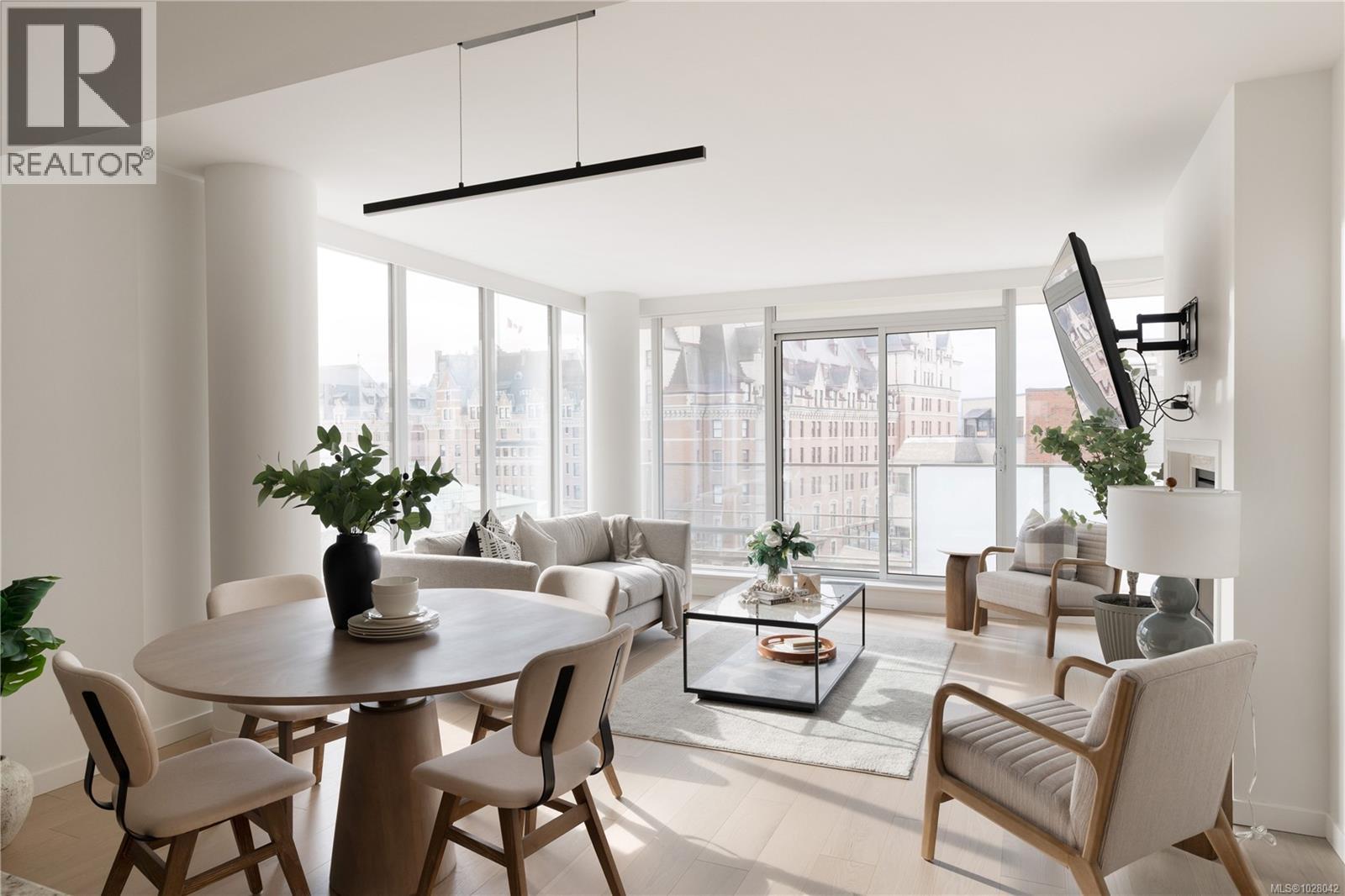 607 708 Burdett Avenue, Victoria