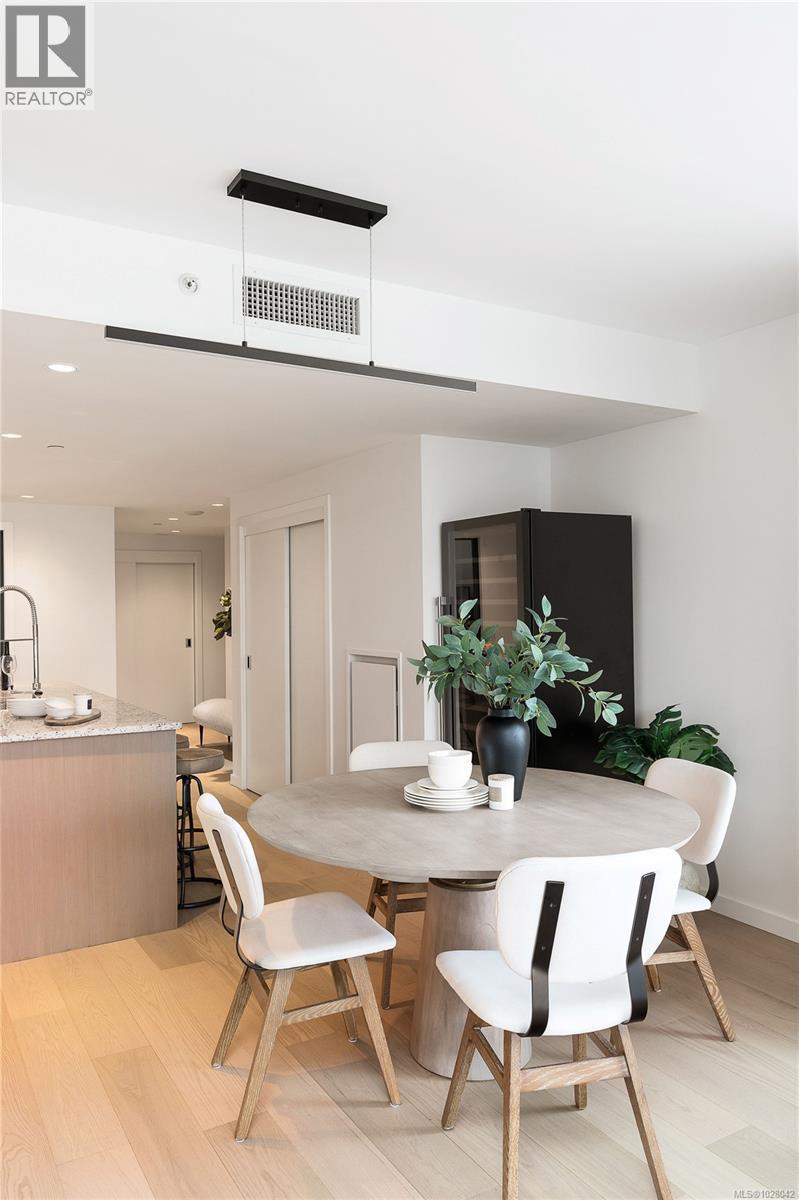 607 708 Burdett Avenue, Victoria