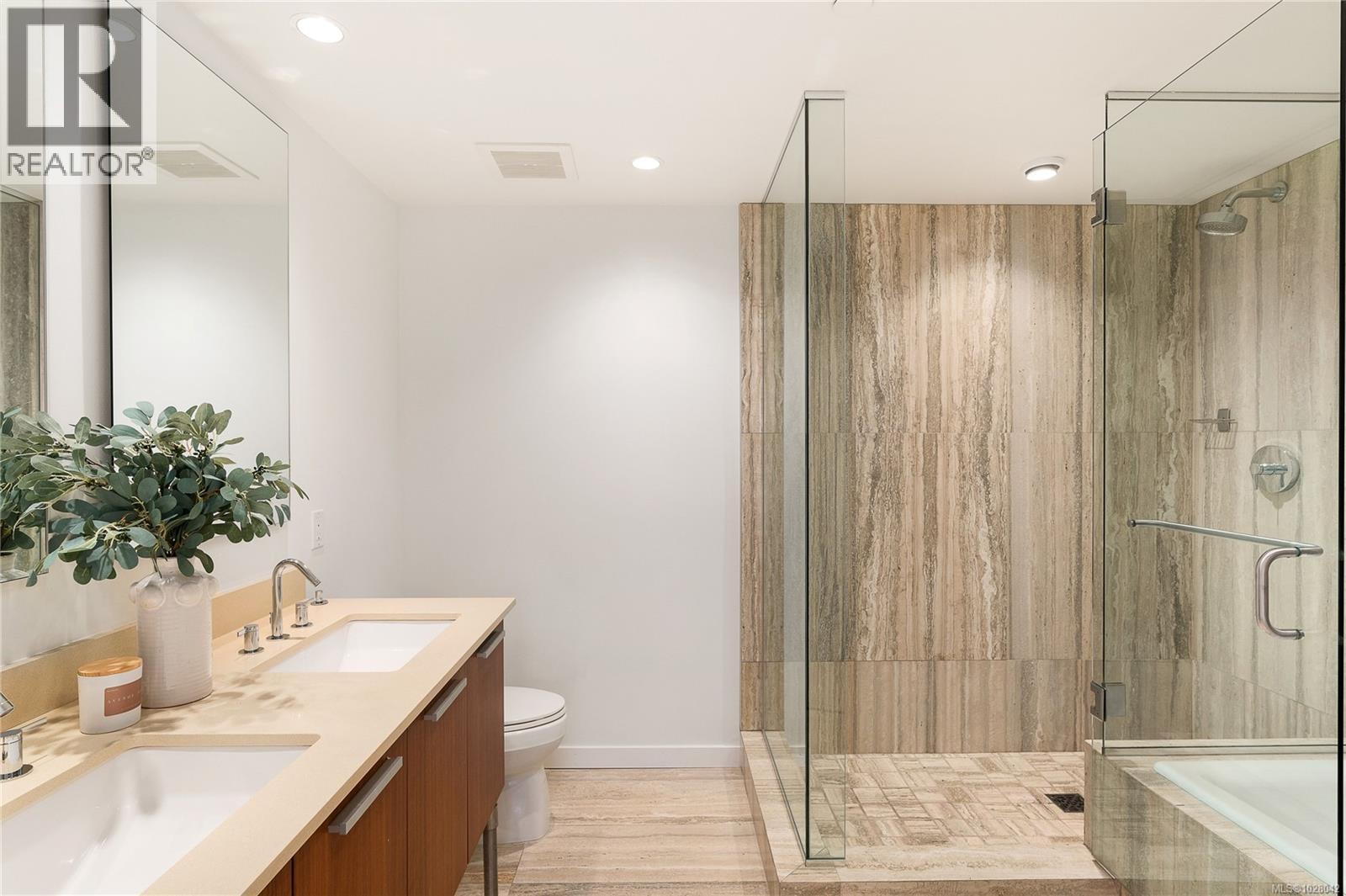 607 708 Burdett Avenue, Victoria