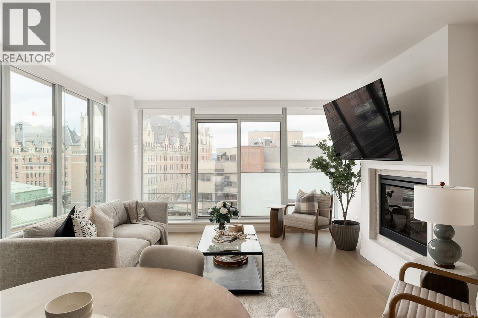 607 708 Burdett Avenue, Victoria