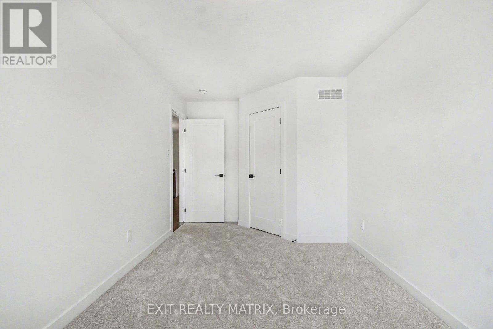 943 COLOGNE STREET, Russell, Ontario
