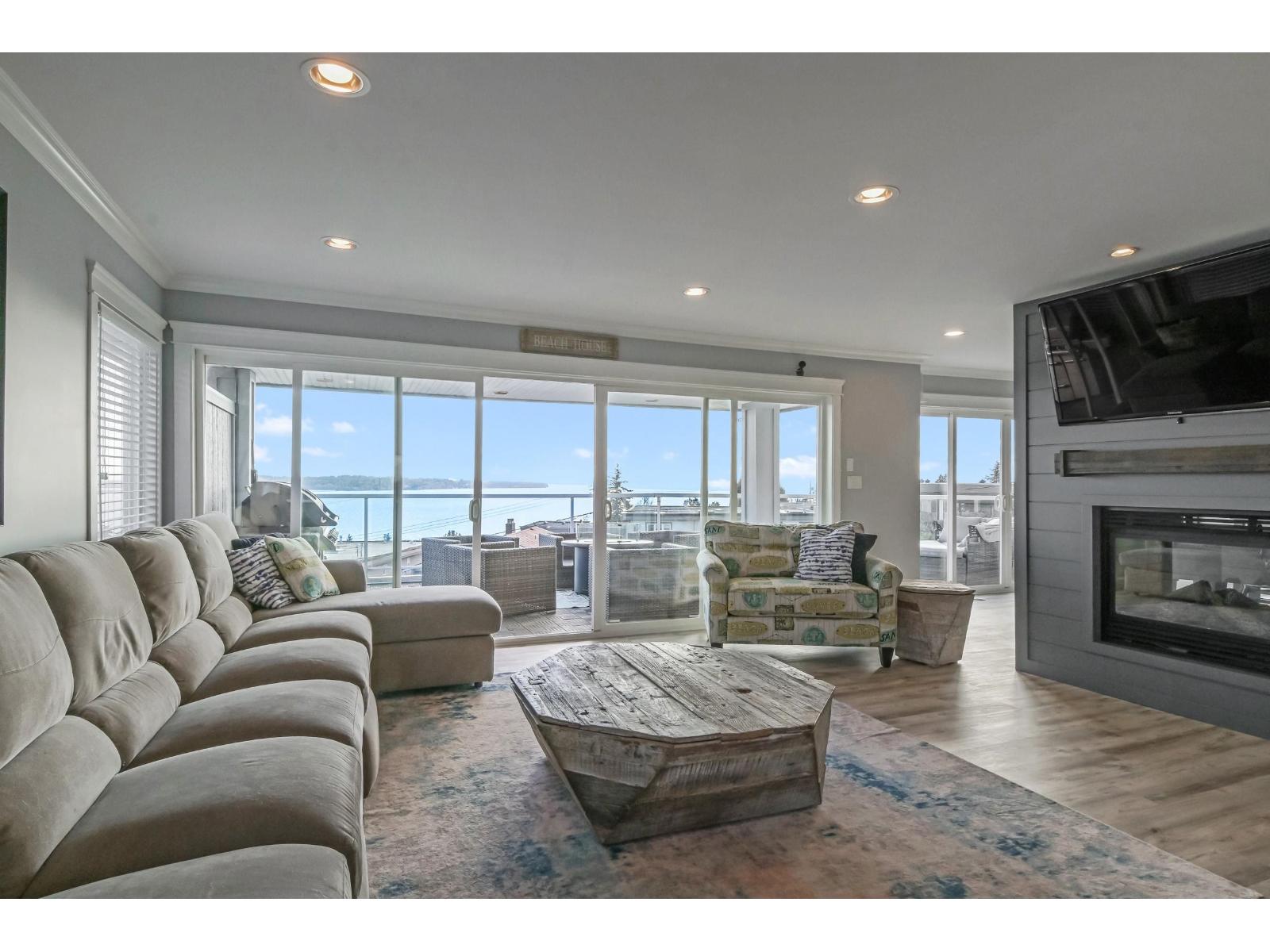 15587 SEMIAHMOO AVENUE, White Rock