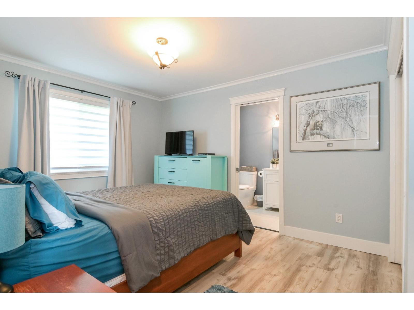 15587 SEMIAHMOO AVENUE, White Rock