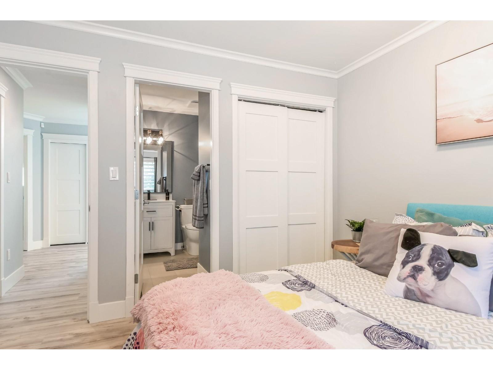 15587 SEMIAHMOO AVENUE, White Rock