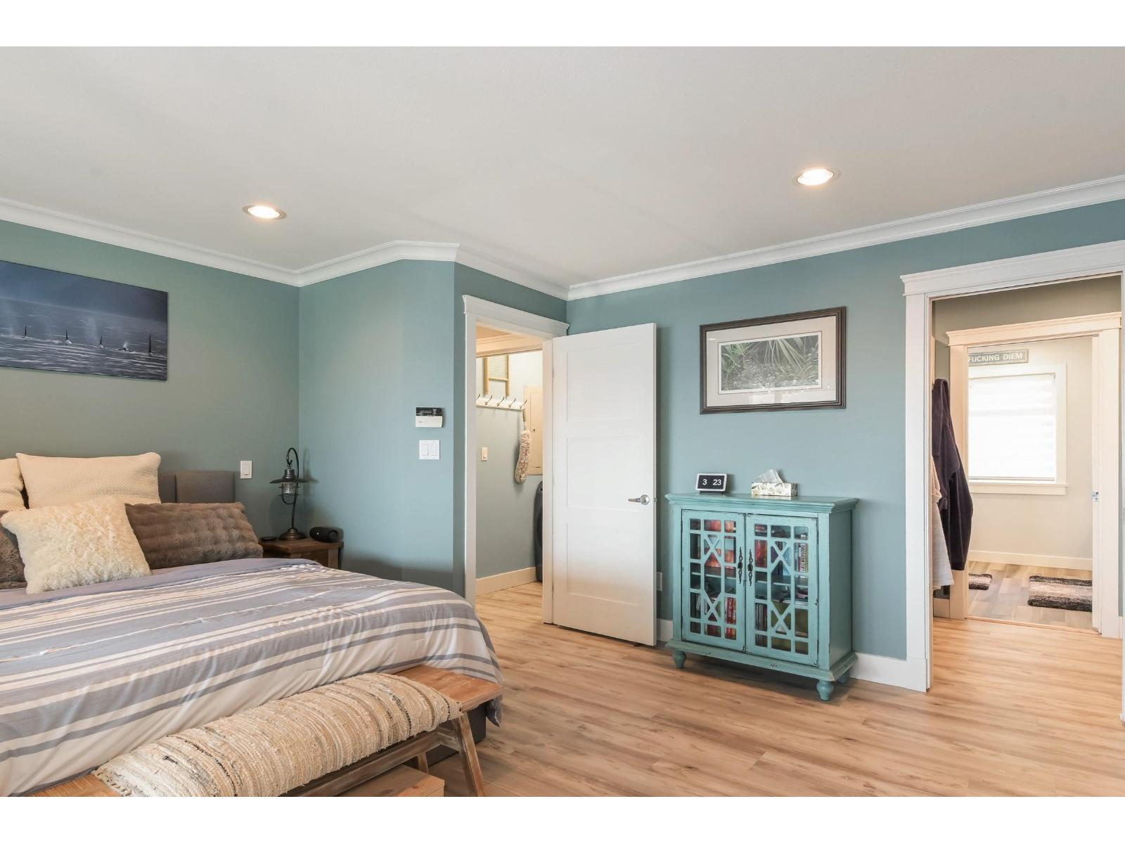 15587 SEMIAHMOO AVENUE, White Rock