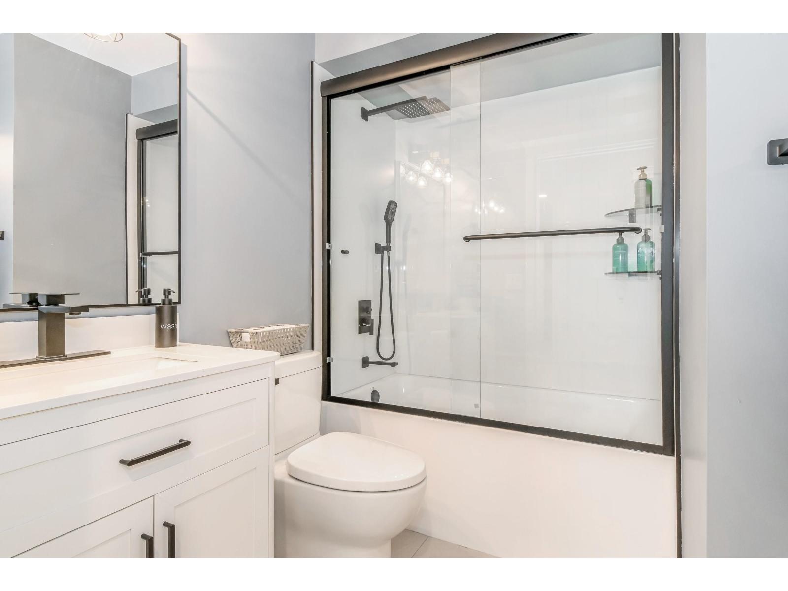 15587 SEMIAHMOO AVENUE, White Rock