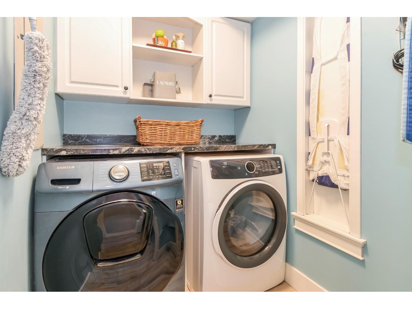 15587 SEMIAHMOO AVENUE, White Rock