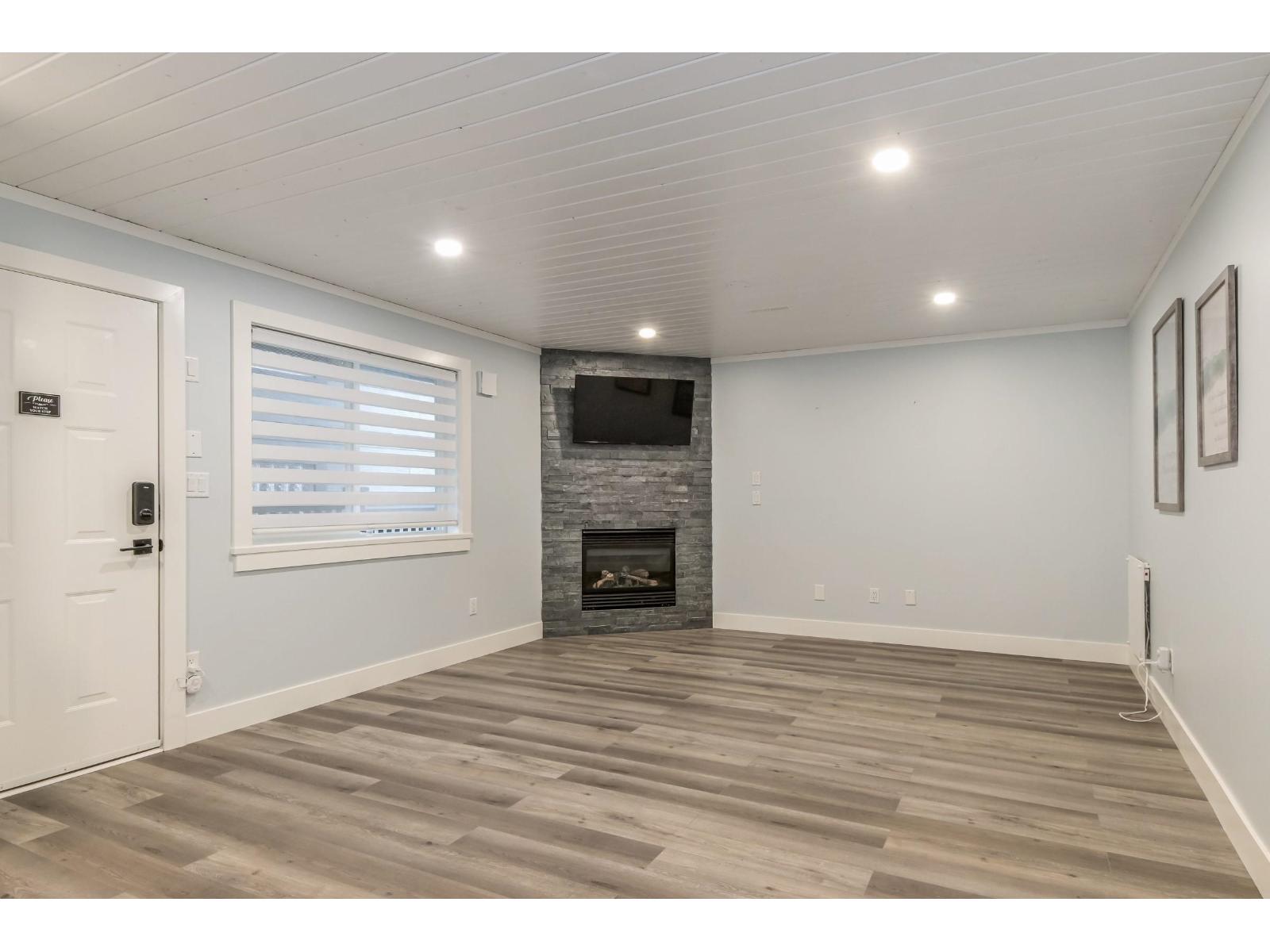 15587 SEMIAHMOO AVENUE, White Rock