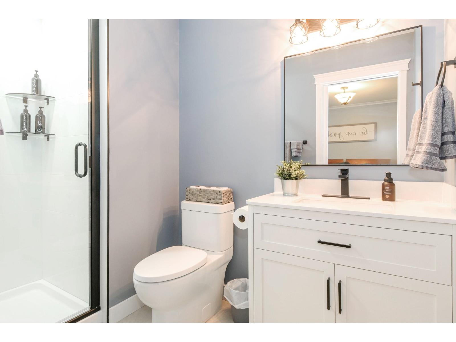 15587 SEMIAHMOO AVENUE, White Rock