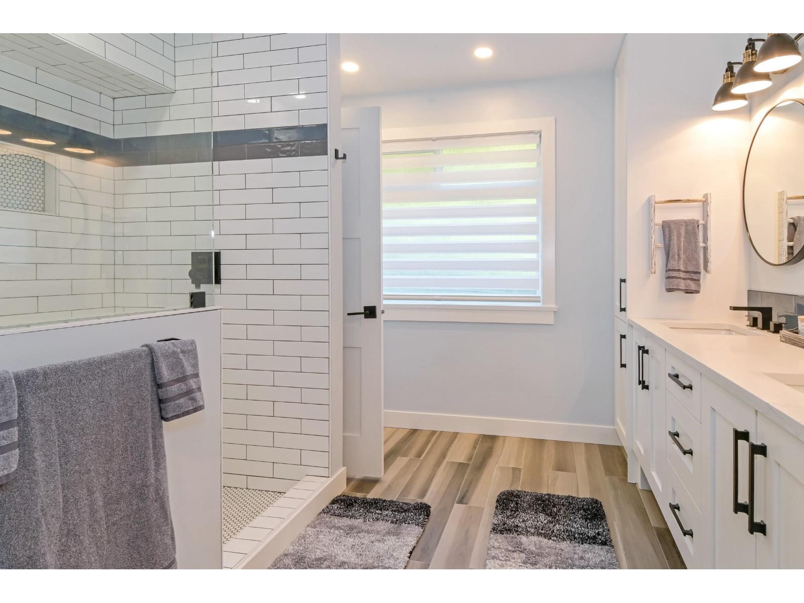 15587 SEMIAHMOO AVENUE, White Rock