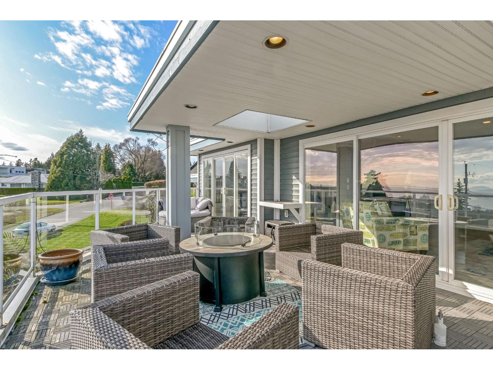 15587 SEMIAHMOO AVENUE, White Rock