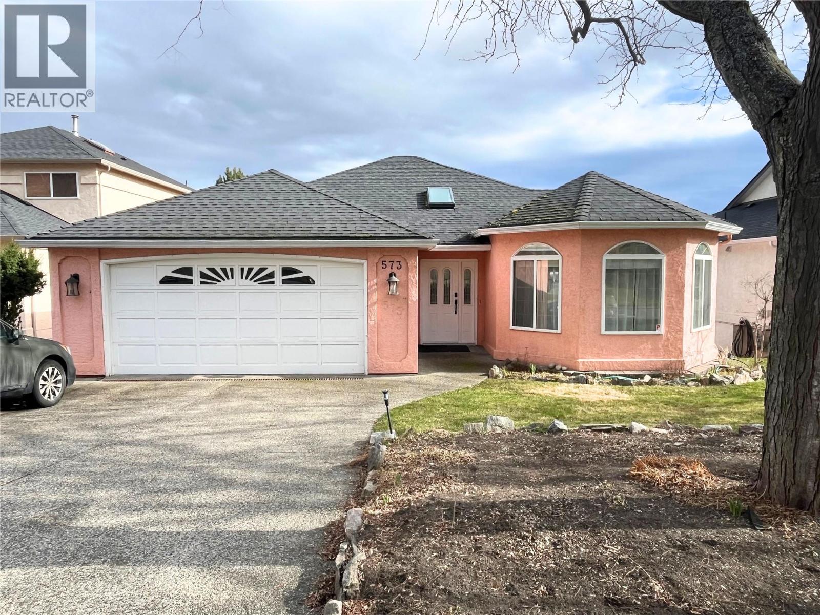  573 Spruceview Place North, Kelowna