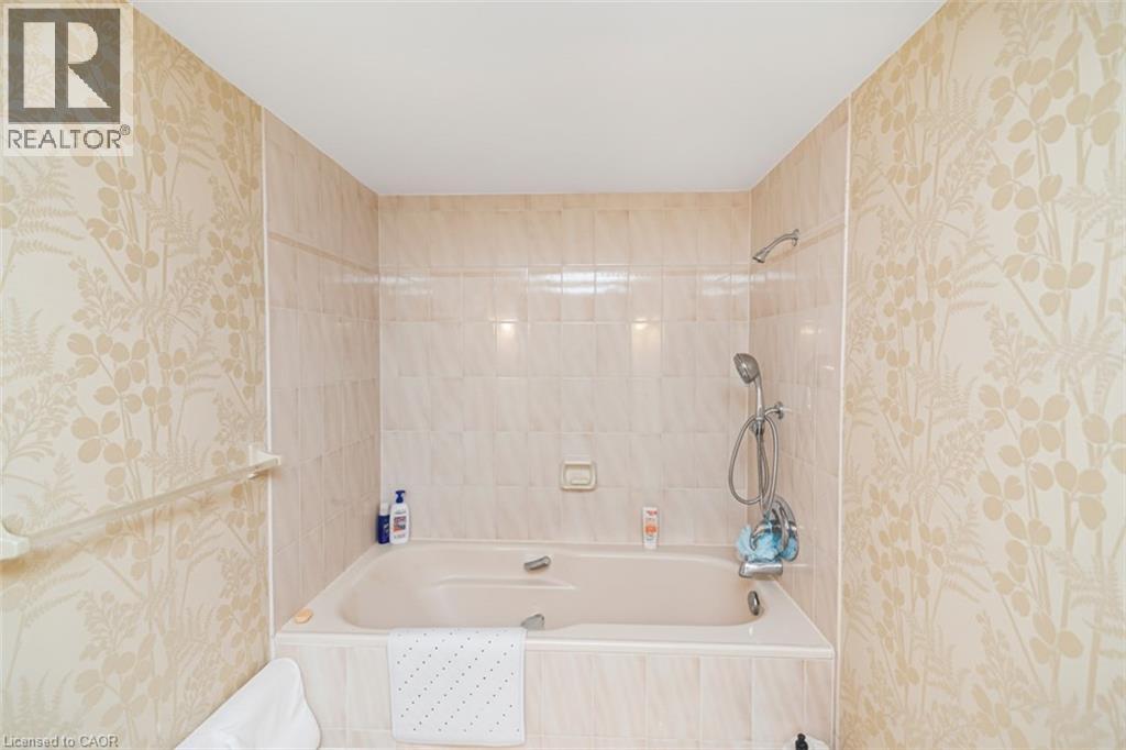 #304 150 WILSON STREET W - 21