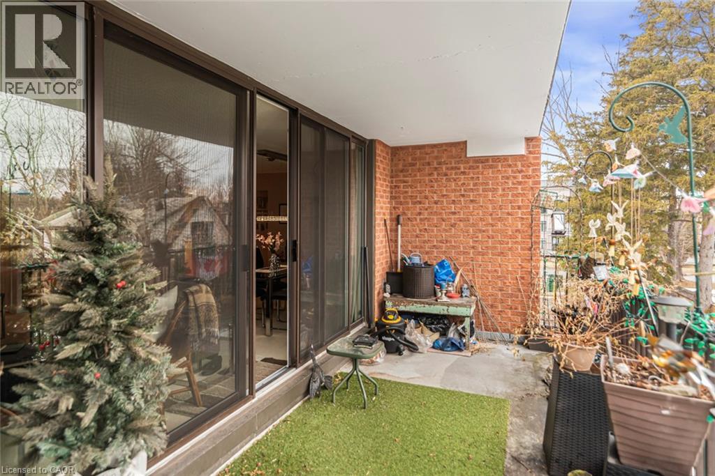 #304 150 WILSON STREET W - 31