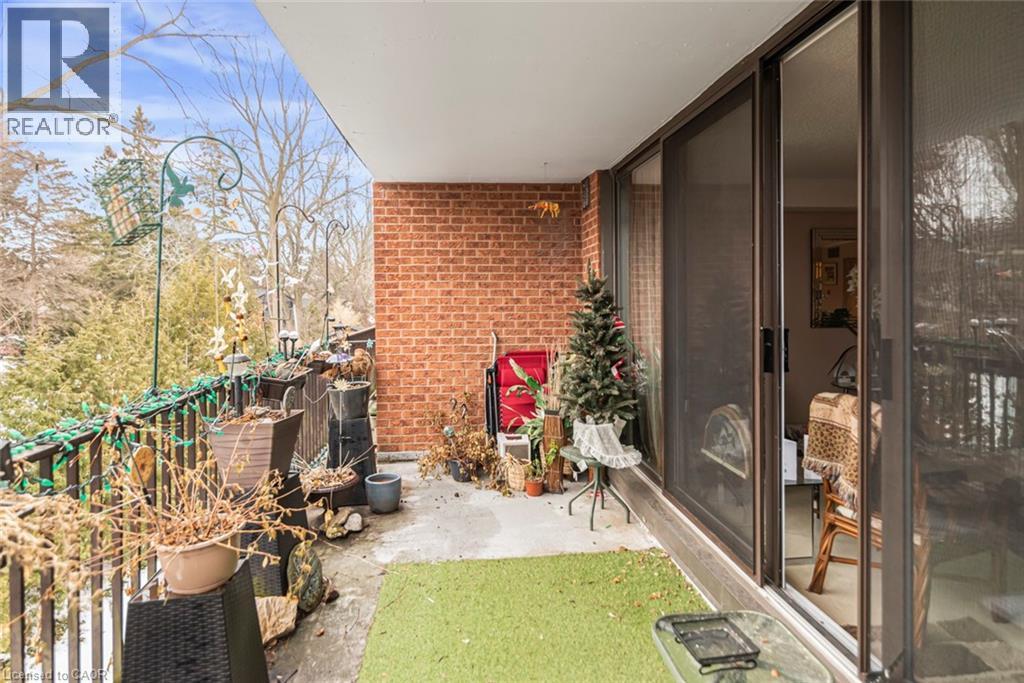 #304 150 WILSON STREET W - 32