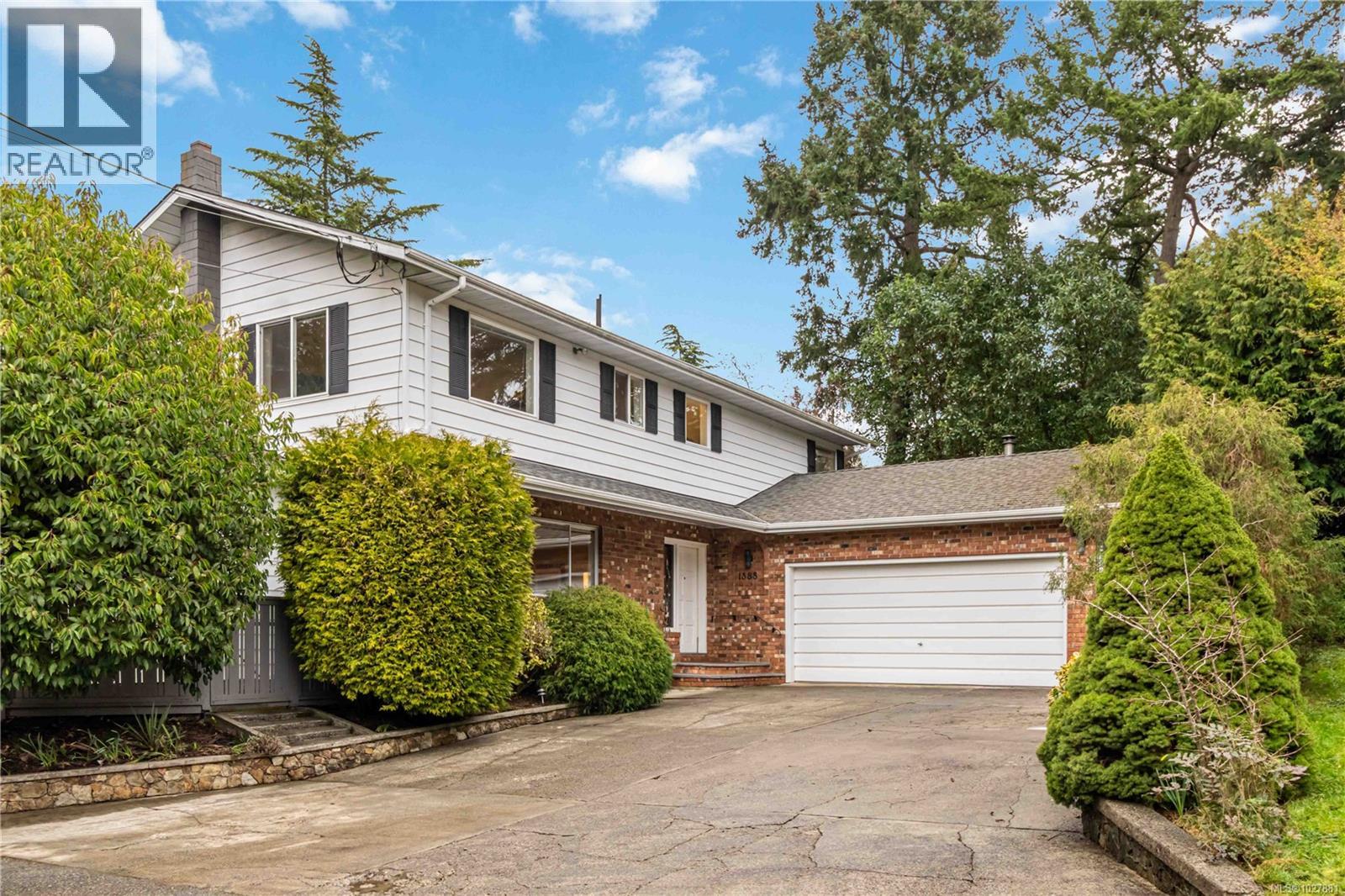  1388 Treebank Road West, Esquimalt