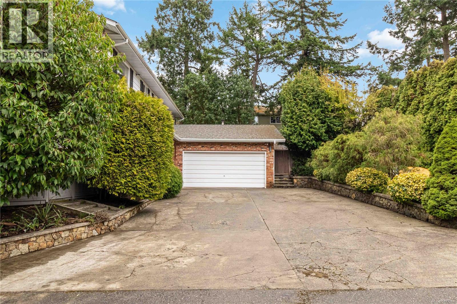  1388 Treebank Road West, Esquimalt