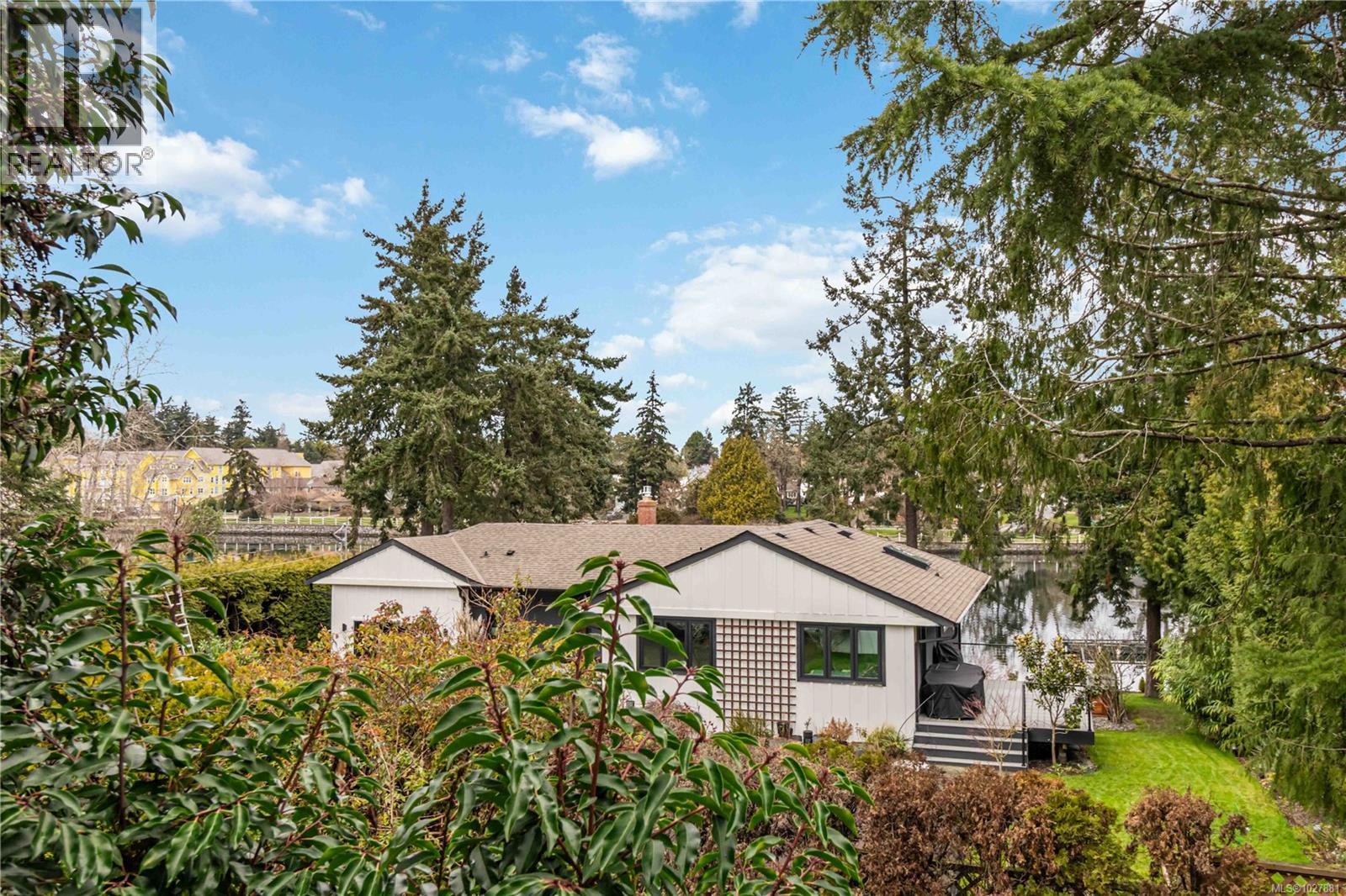  1388 Treebank Road West, Esquimalt