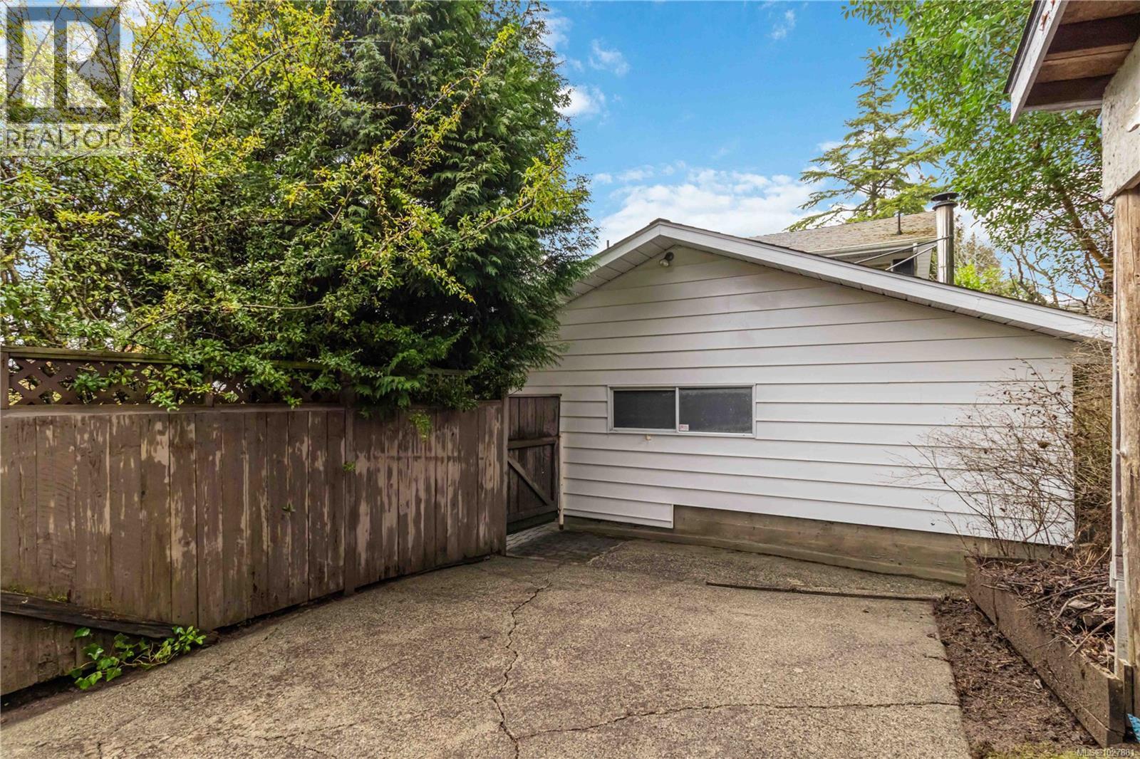  1388 Treebank Road West, Esquimalt