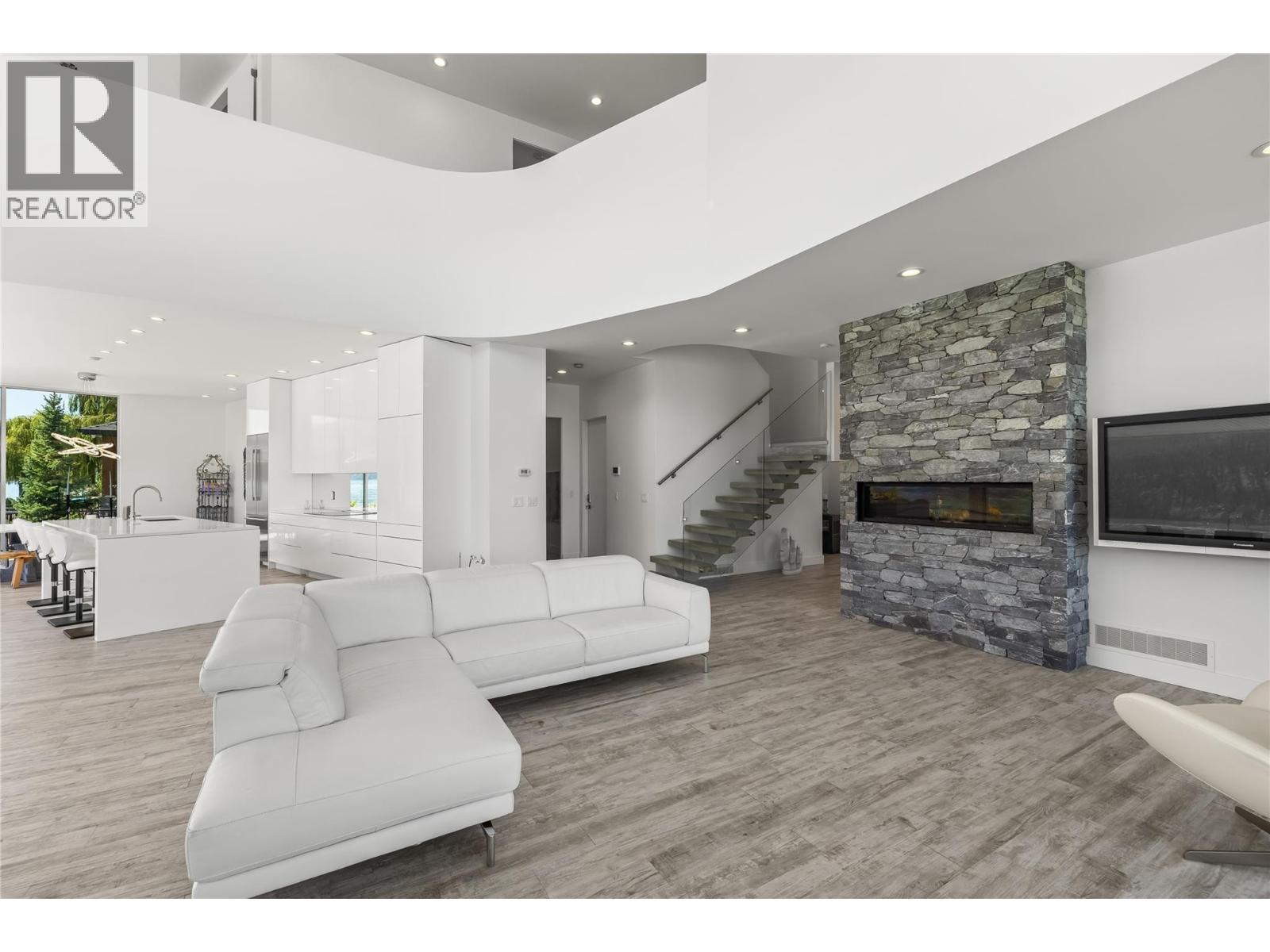 8 18451 Crystal Waters Road, Lake Country