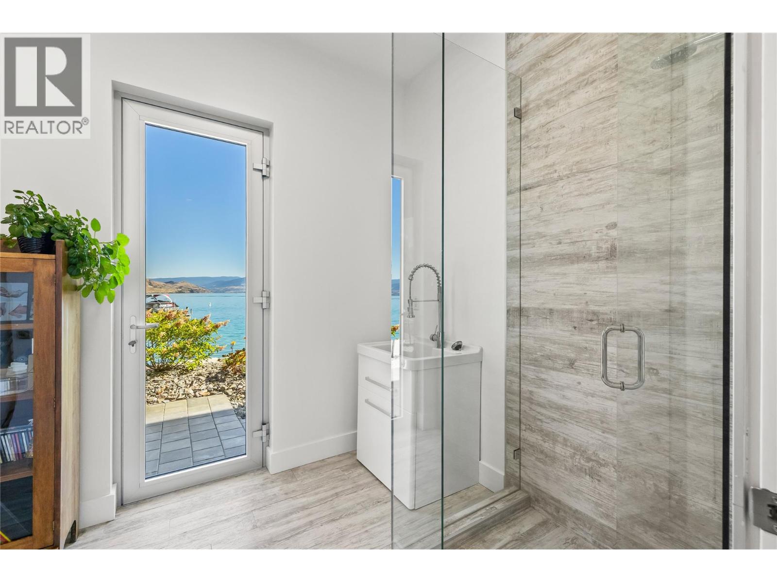 8 18451 Crystal Waters Road, Lake Country