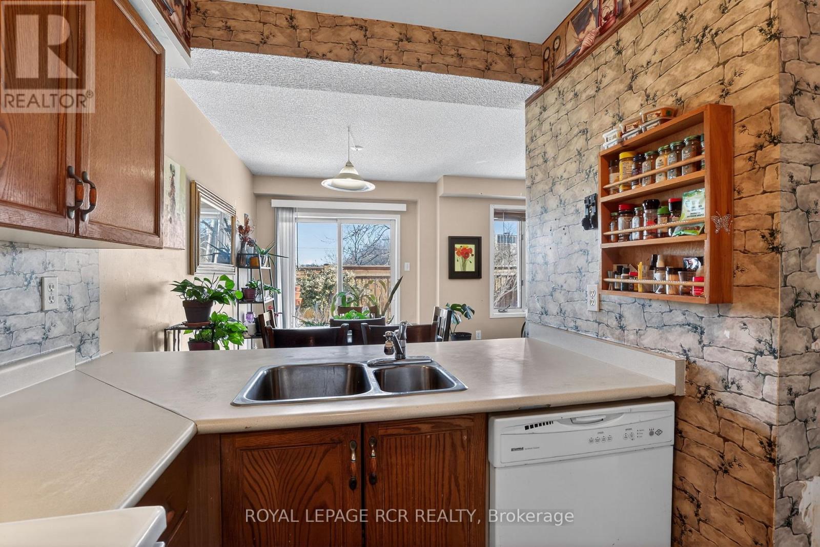 #10 369 RIDDELL COURT - 17