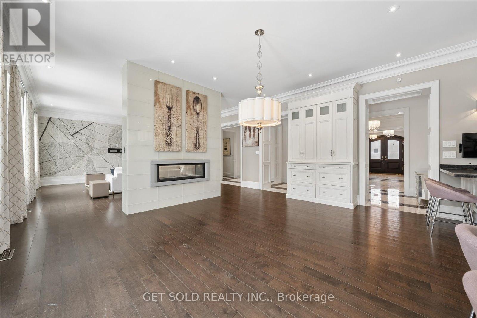 8 THORNHILL AVENUE - 14