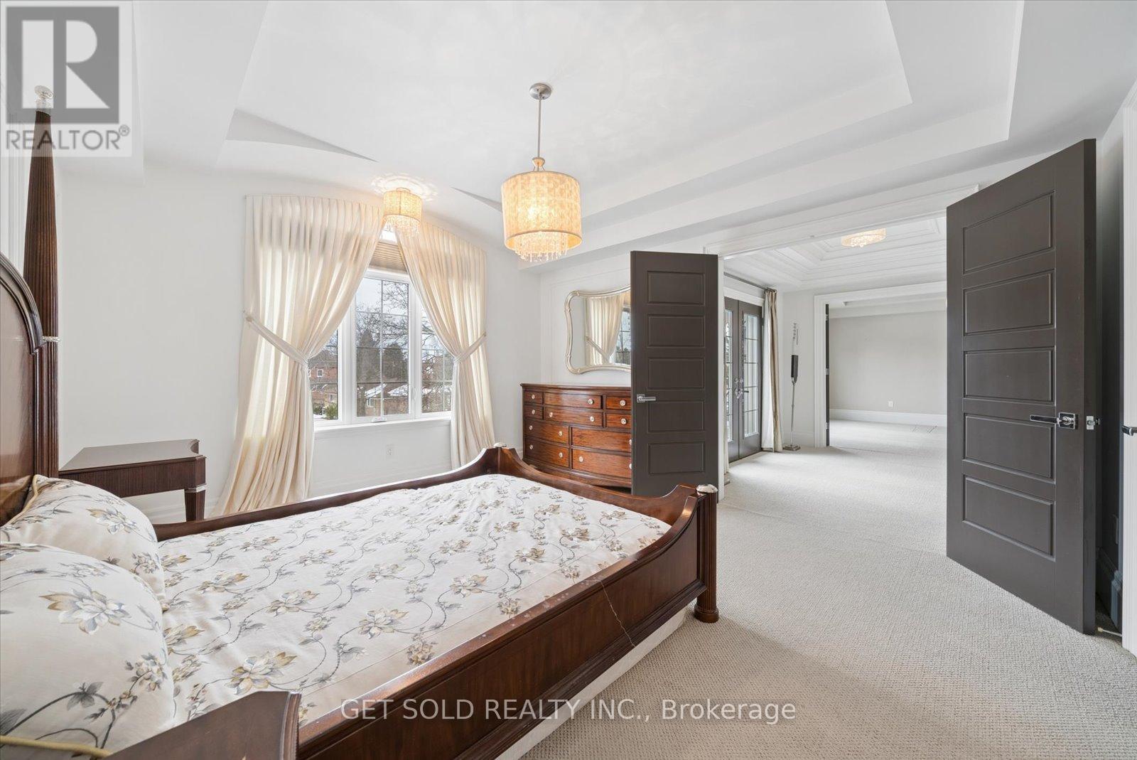 8 THORNHILL AVENUE - 23