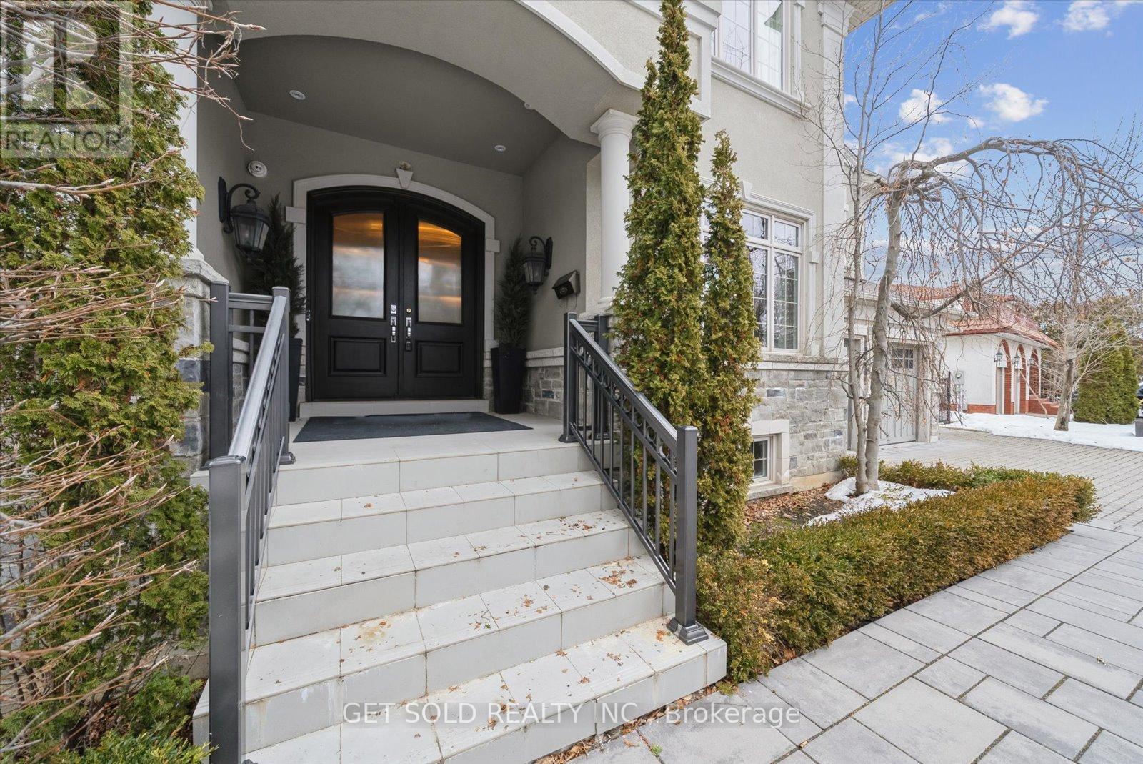 8 THORNHILL AVENUE - 3
