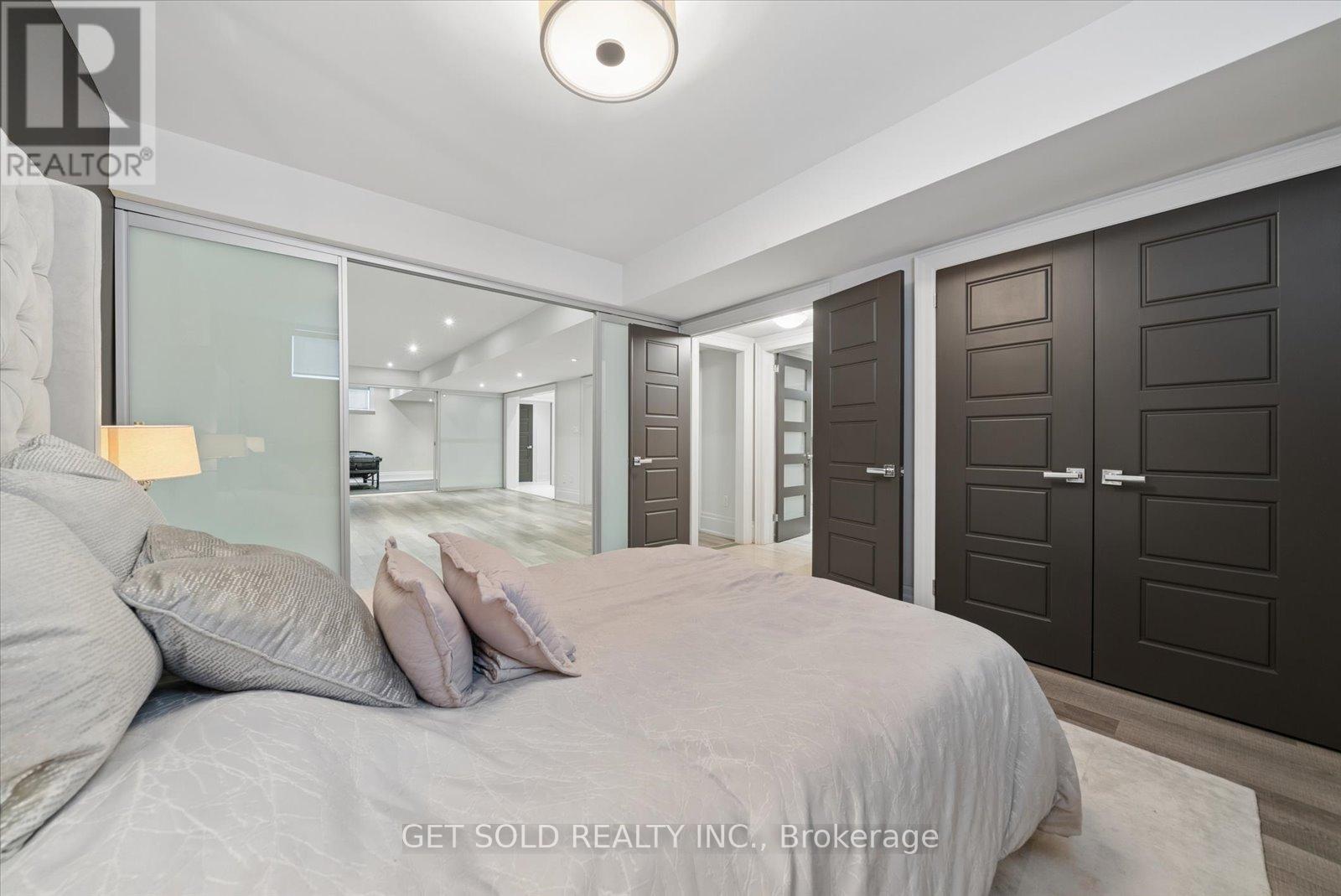 8 THORNHILL AVENUE - 42