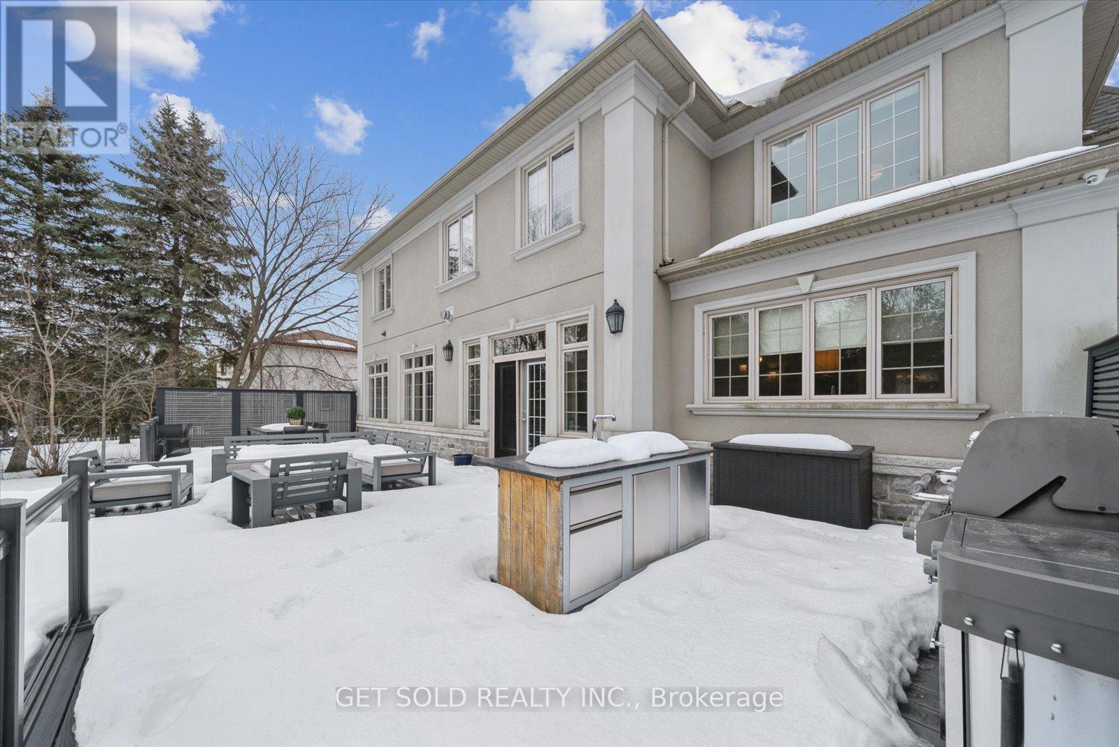 8 THORNHILL AVENUE - 45