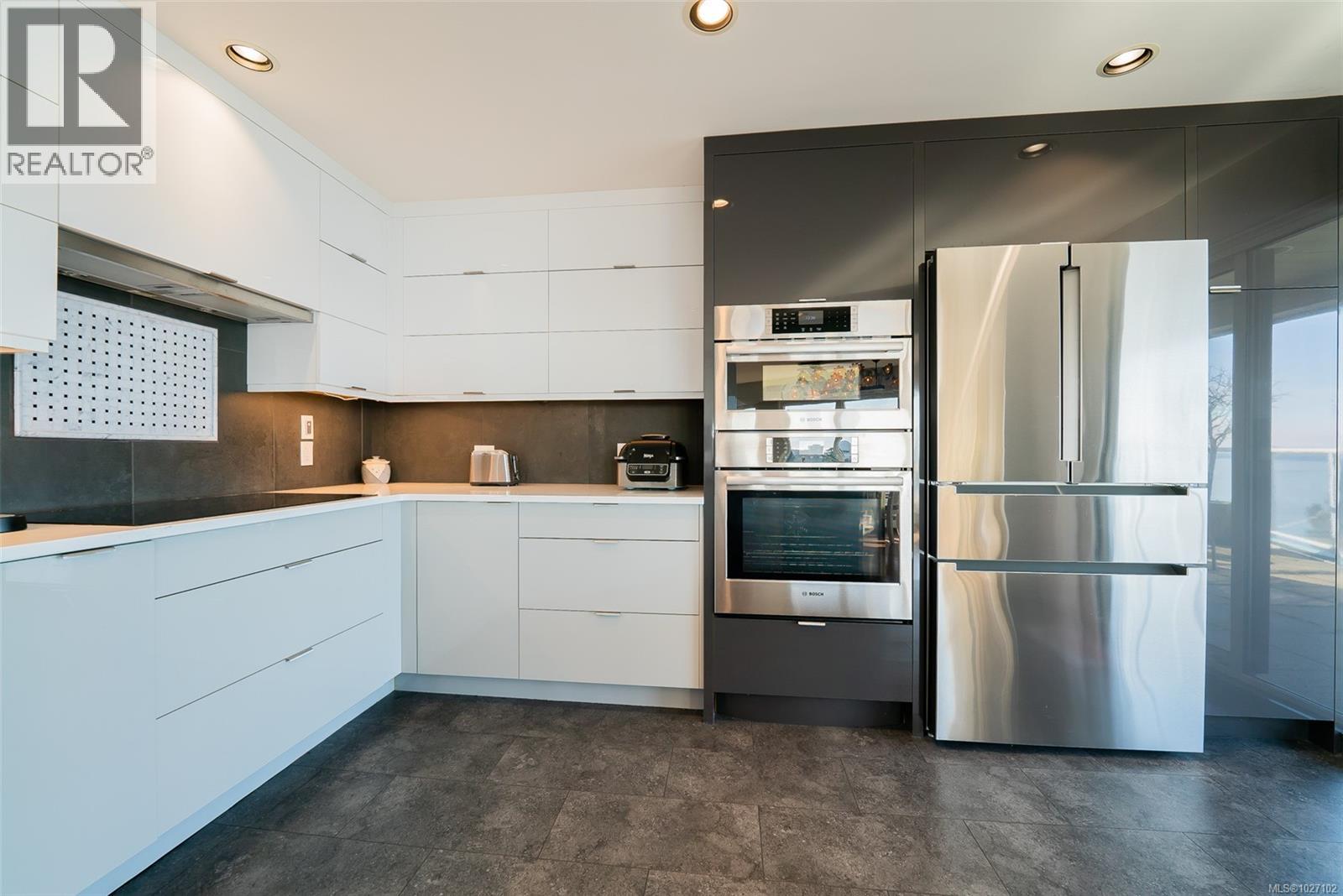 #700 375 NEWCASTLE AVE - 16