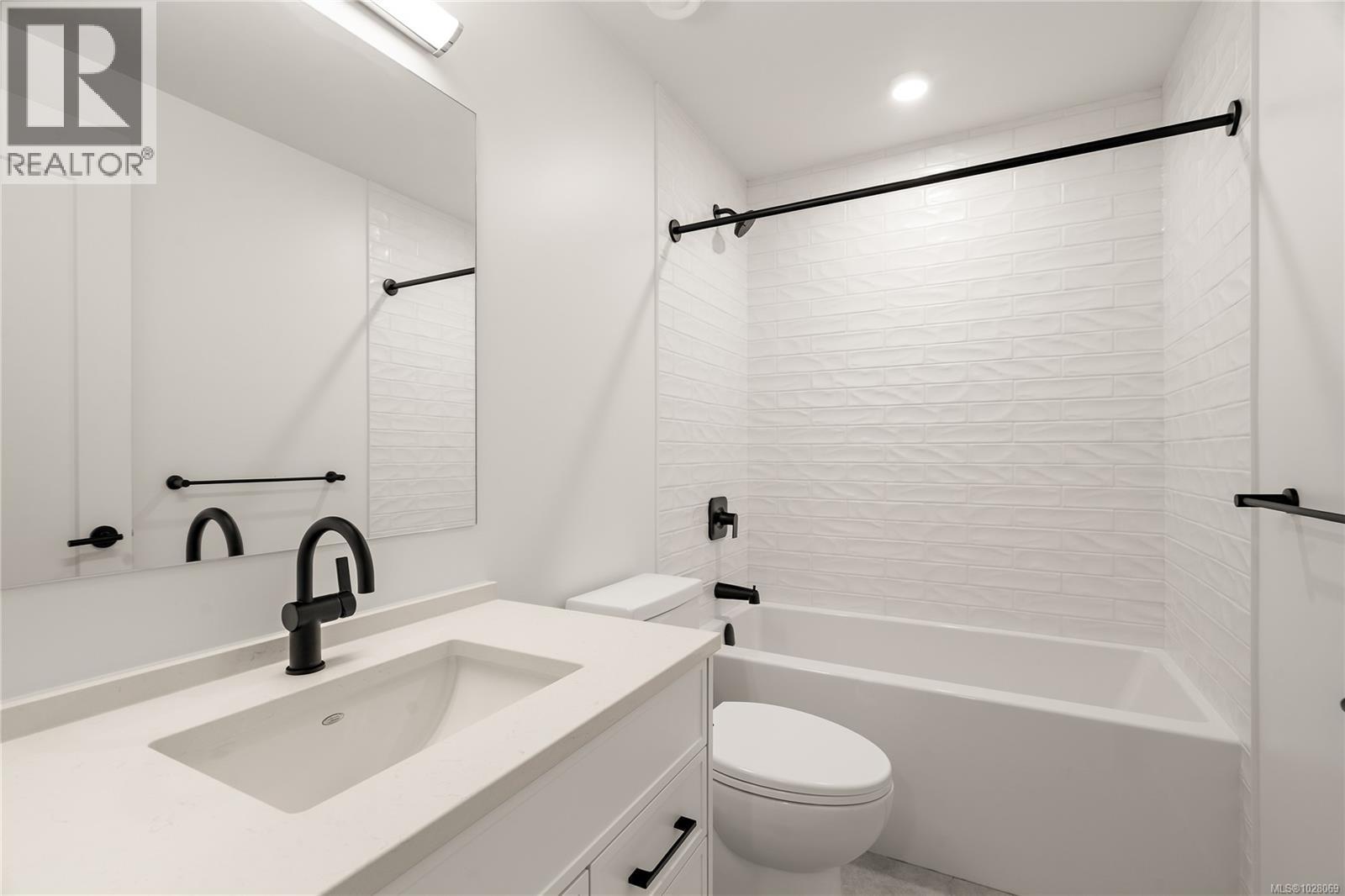 TH4 1102 Esquimalt Road, Esquimalt