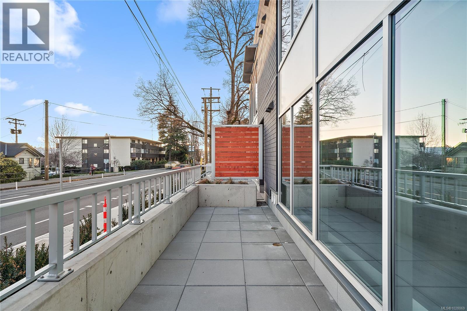 TH4 1102 Esquimalt Road, Esquimalt