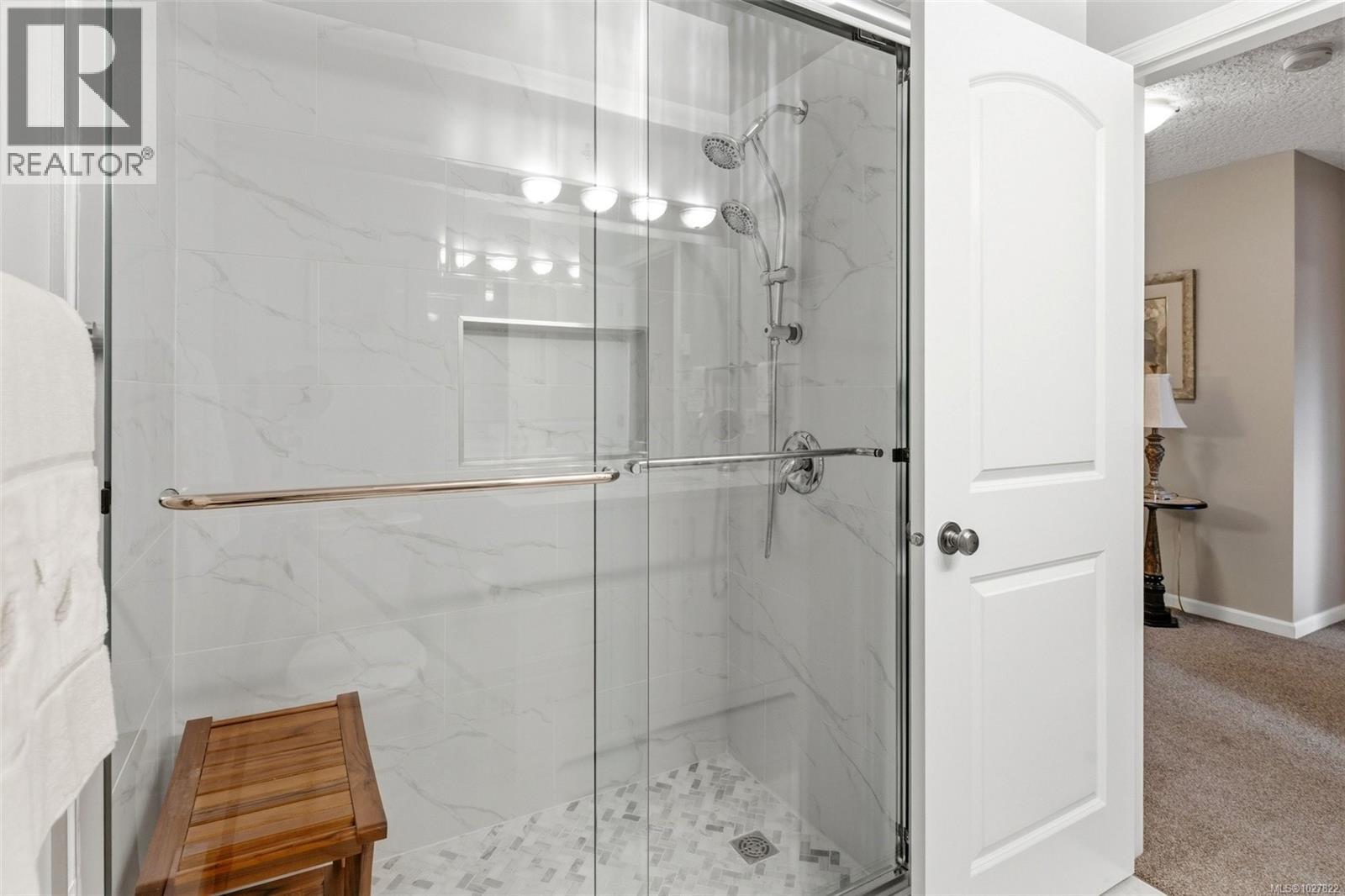 6 15 Helmcken Rd, View Royal