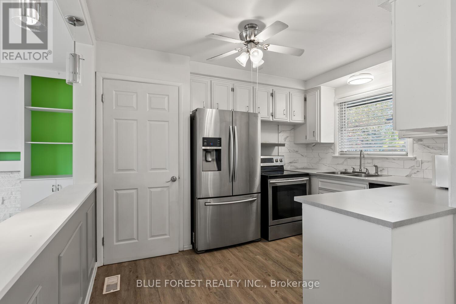 106 LAURENTIAN DRIVE N - 12