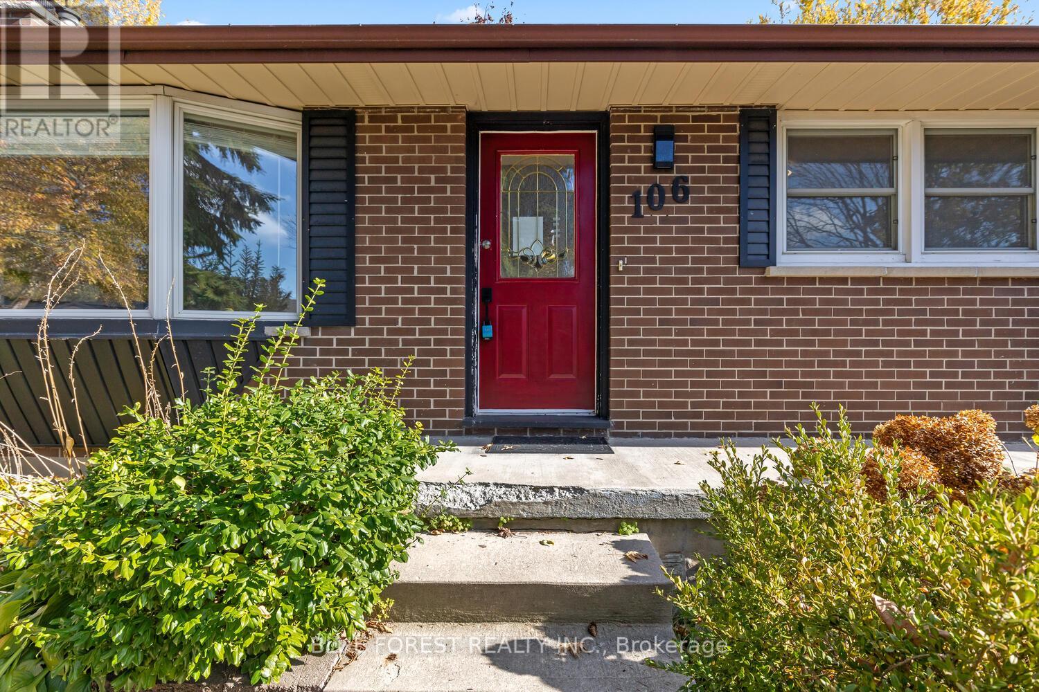 106 LAURENTIAN DRIVE N - 5