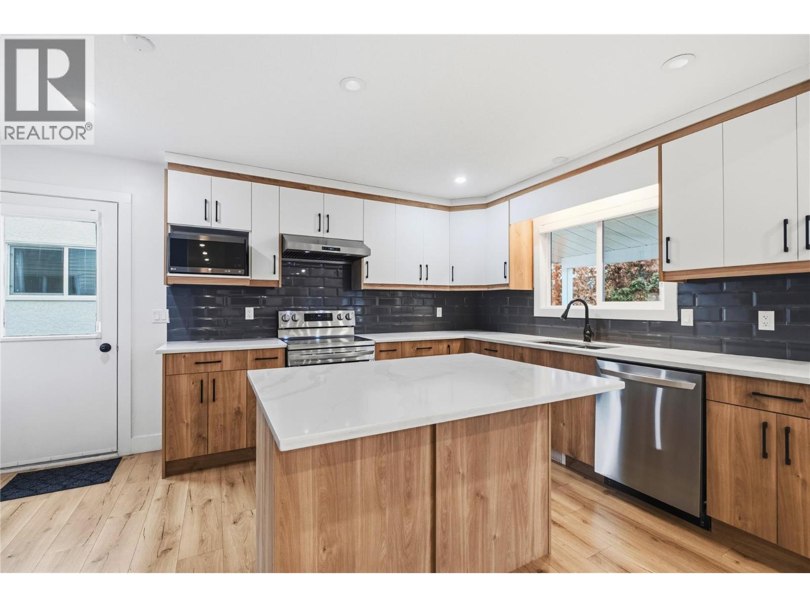  1432 Athans Court, Kelowna