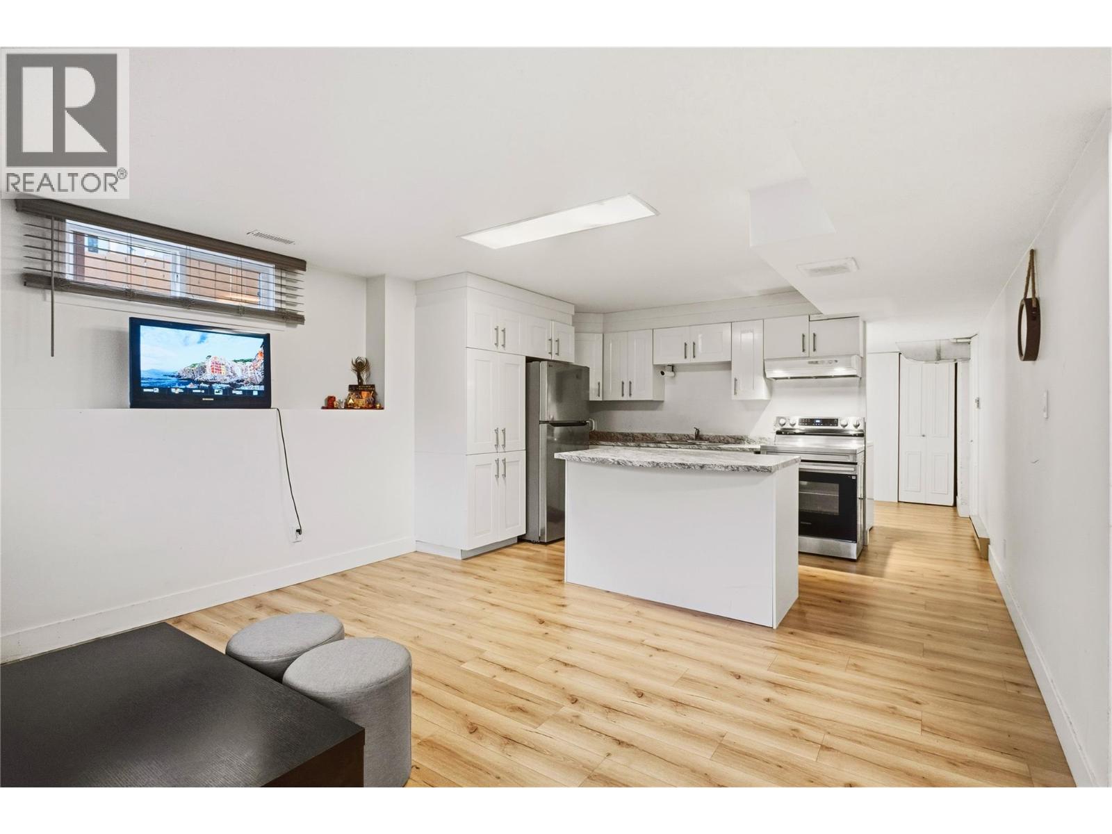  1432 Athans Court, Kelowna