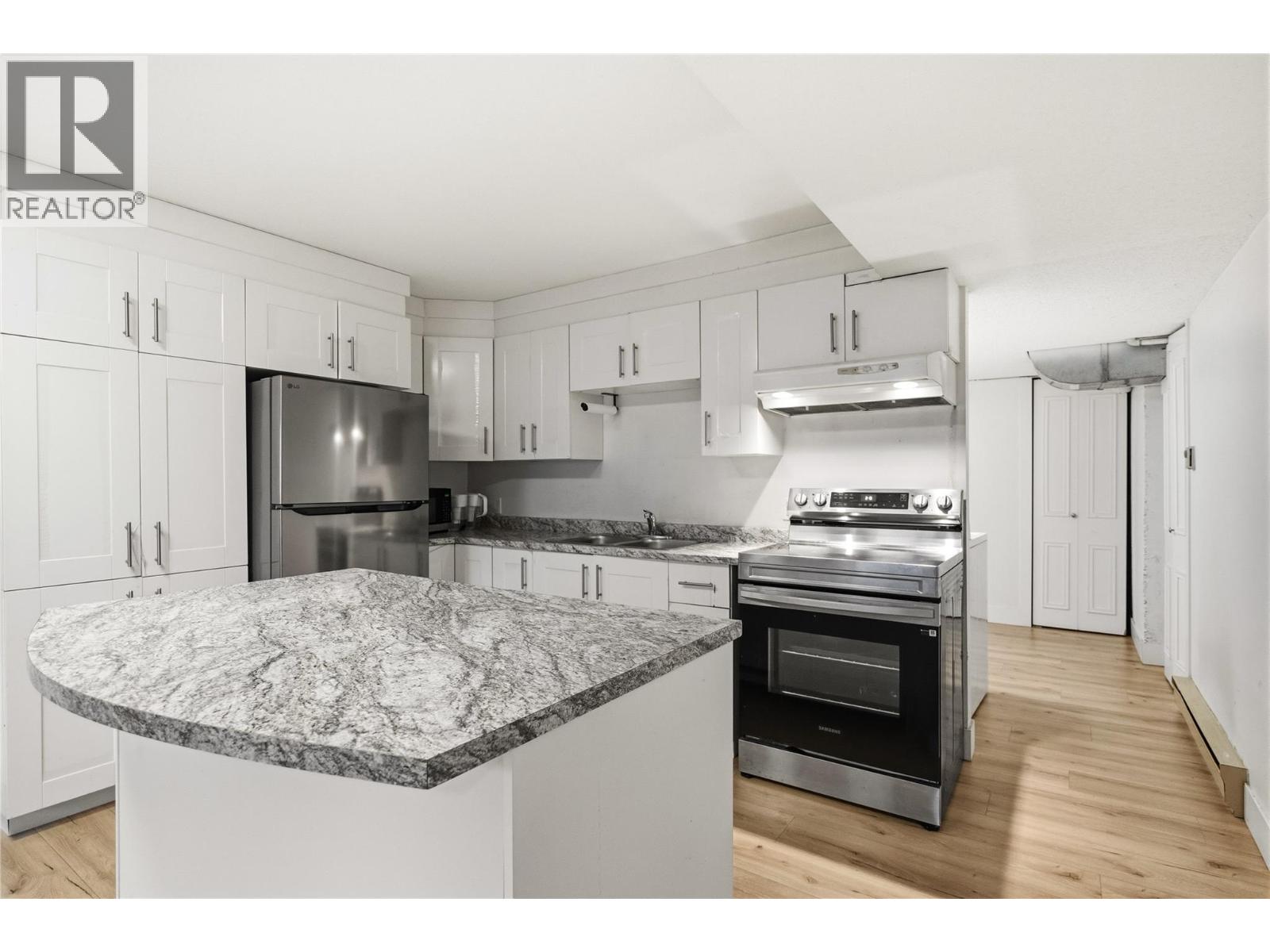  1432 Athans Court, Kelowna