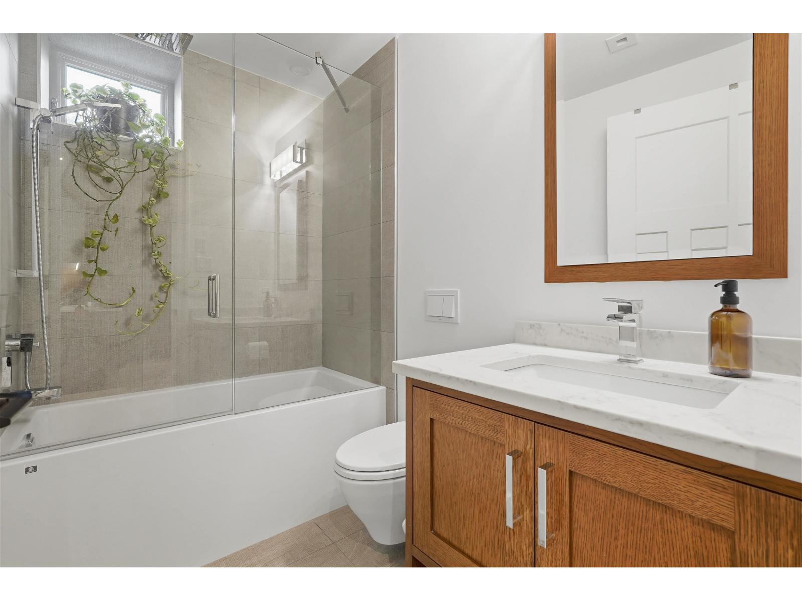 15046 BUENA VISTA AVENUE, White Rock