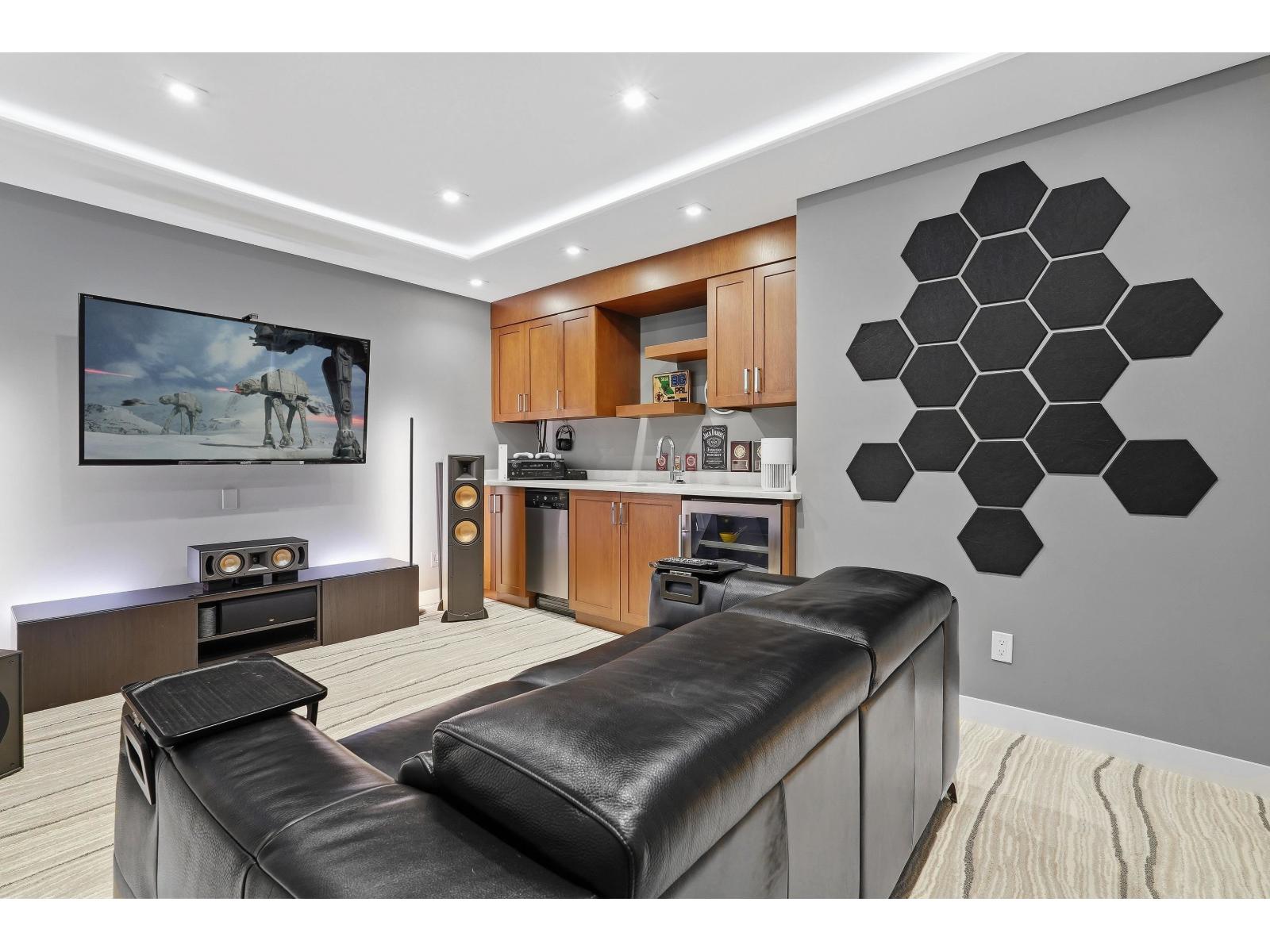 15046 BUENA VISTA AVENUE, White Rock