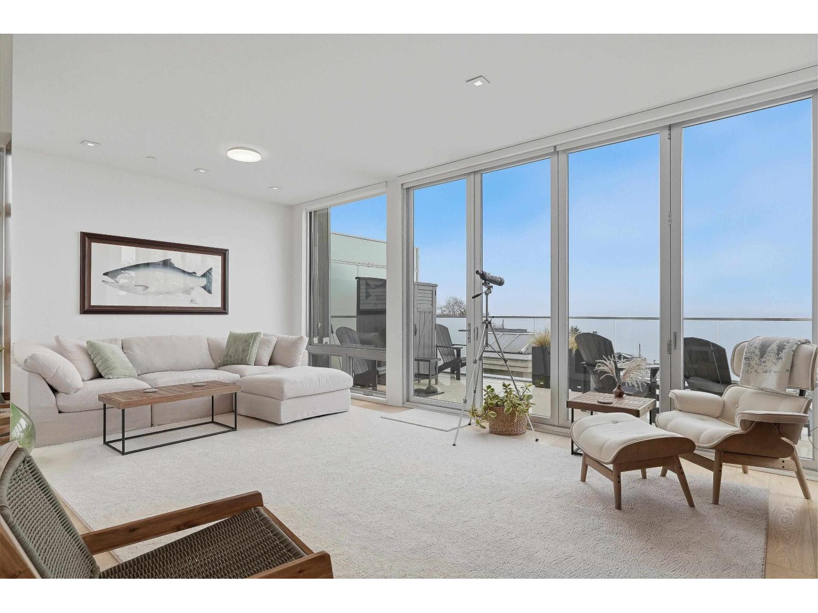 15046 BUENA VISTA AVENUE, White Rock