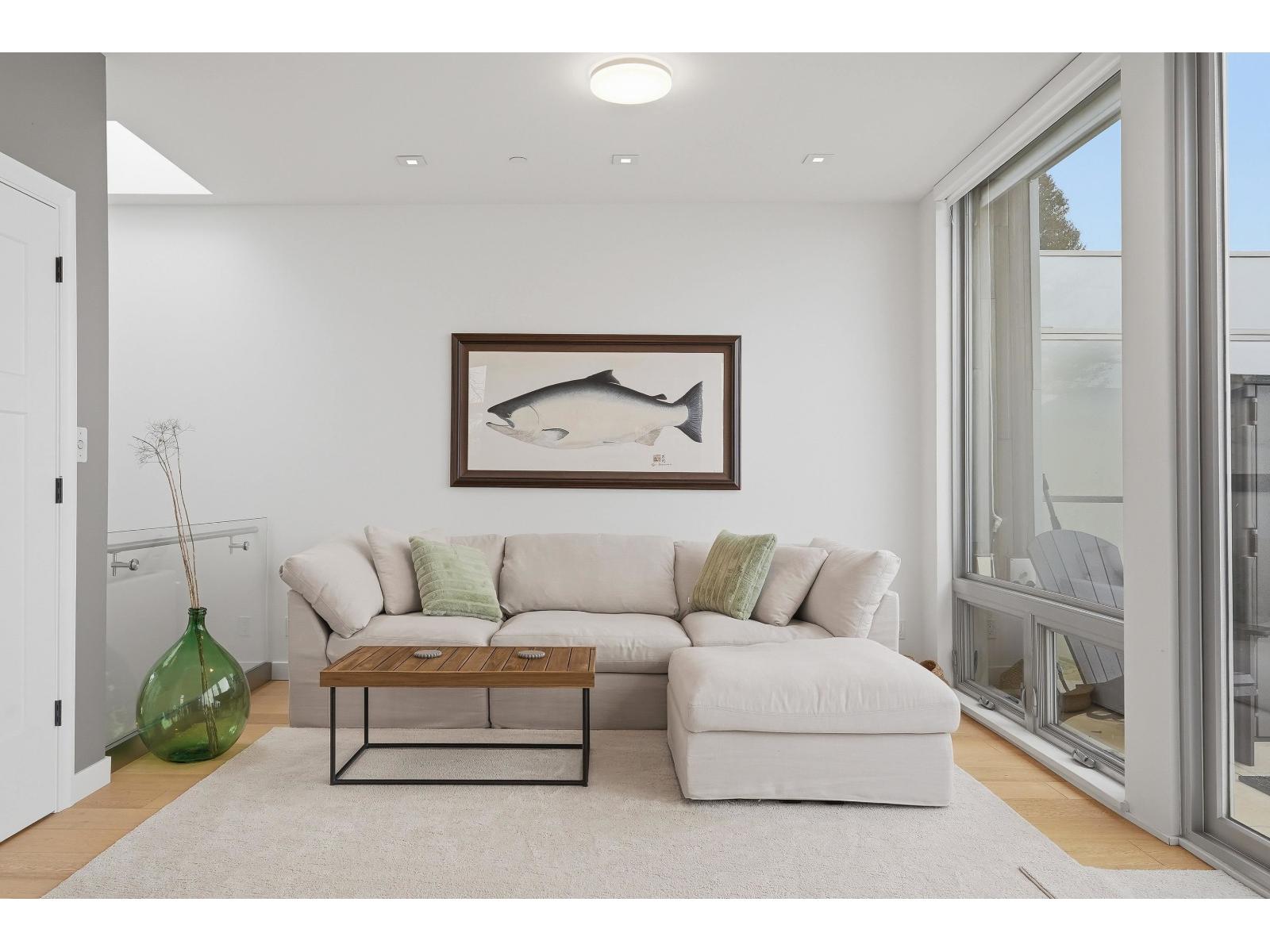 15046 BUENA VISTA AVENUE, White Rock